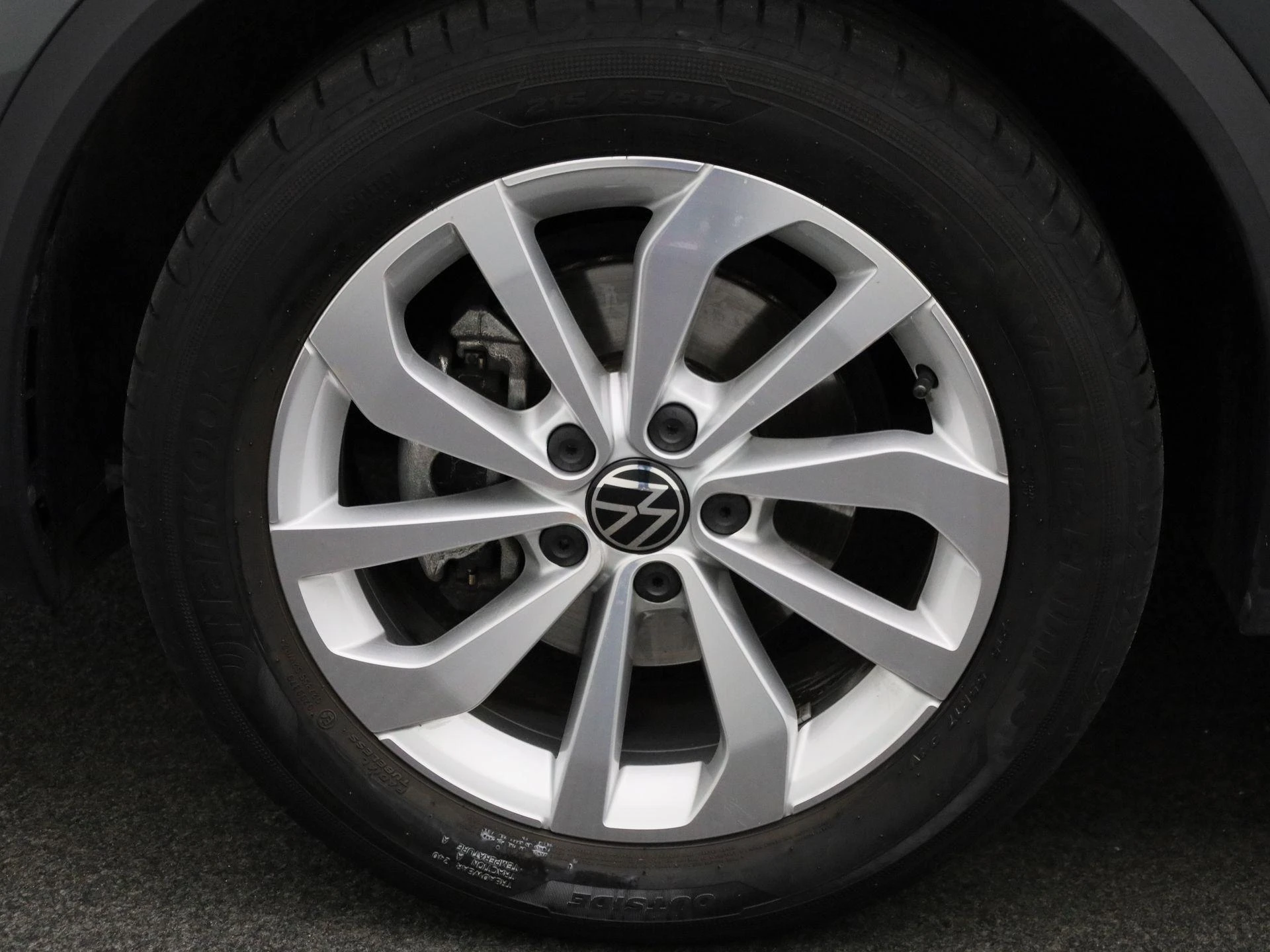 Volkswagen-T-Roc-image-12