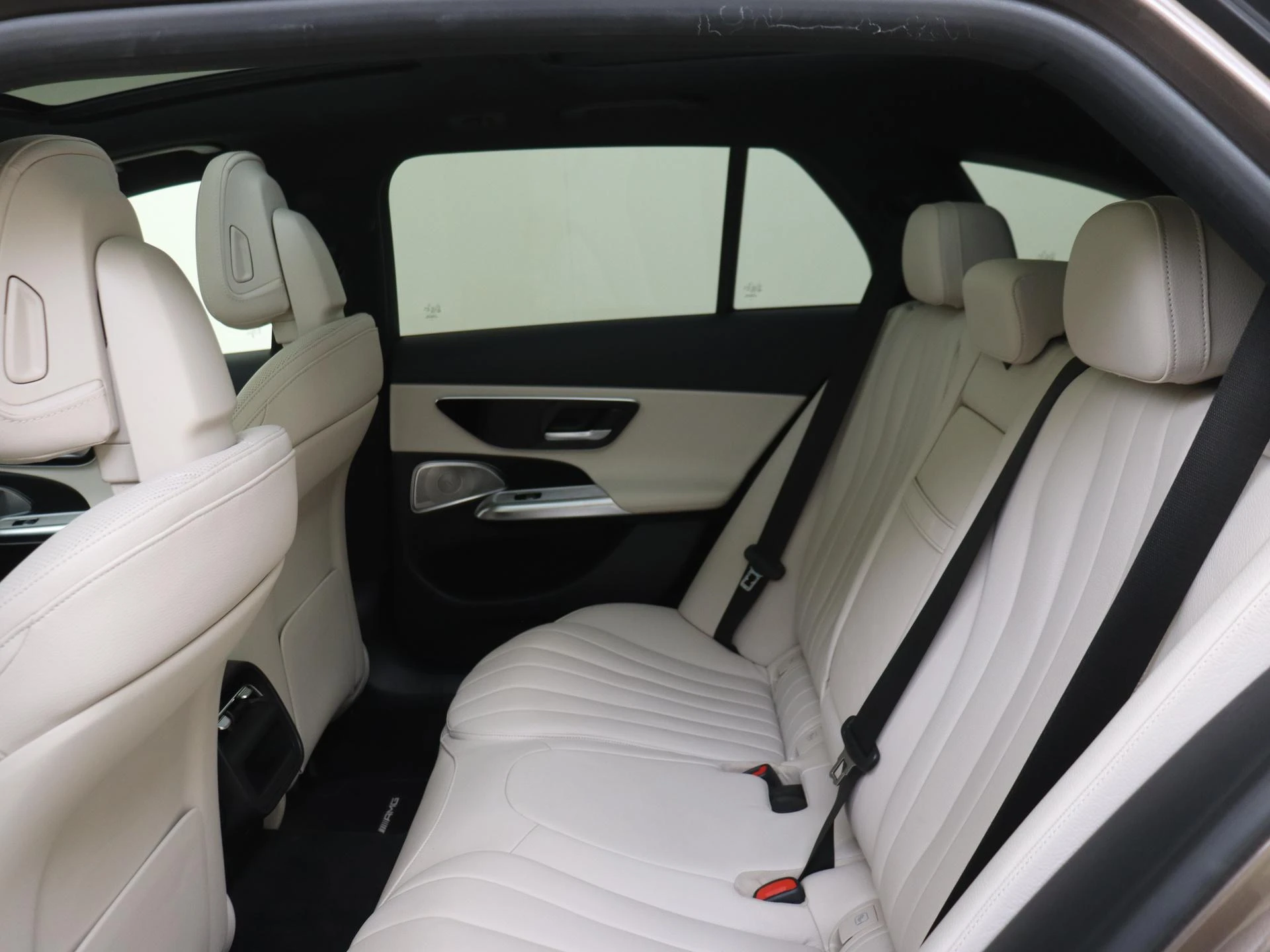 Mercedes-Benz-E-Klasse-image-15