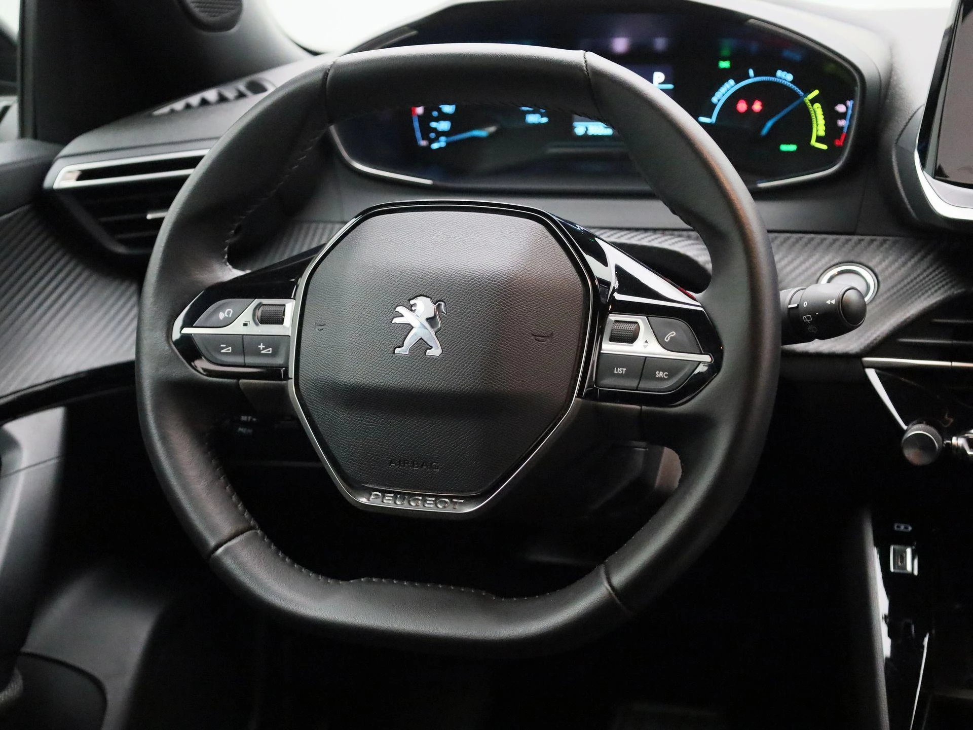 Peugeot-e-2008-image-10