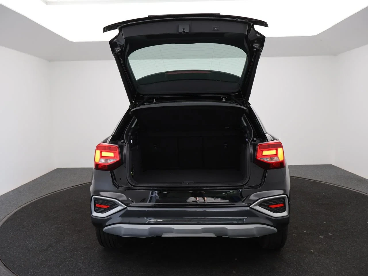 Audi Q2 35 TFSI Business Edition Advanced 150PK *AUTOMAAT*LEDER*CAMERA*CRUISE*PDC*VIRTUAL COCKPIT*AIRCO*ZETELVERWARMING*...*