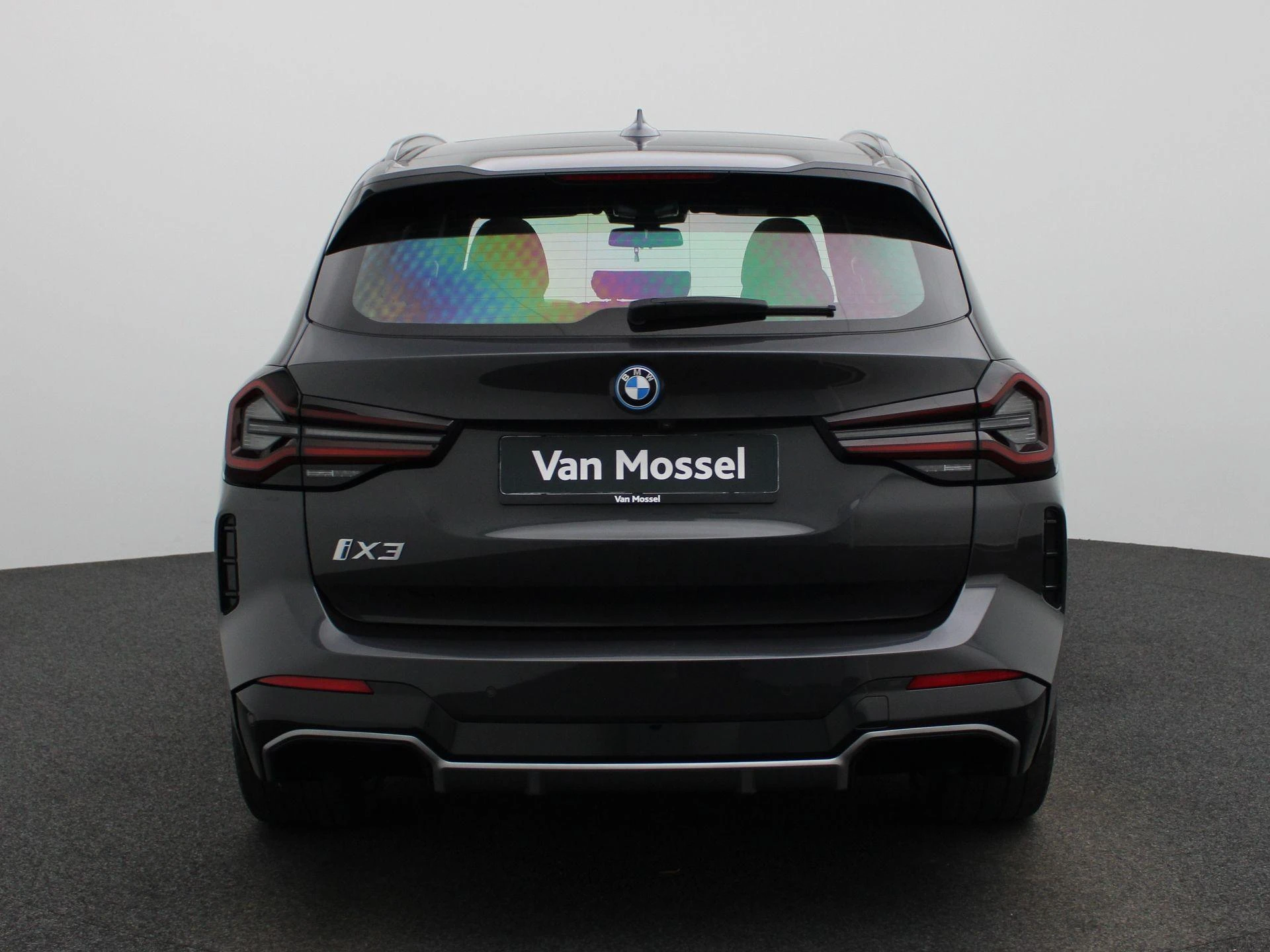 BMW-iX3-image-4