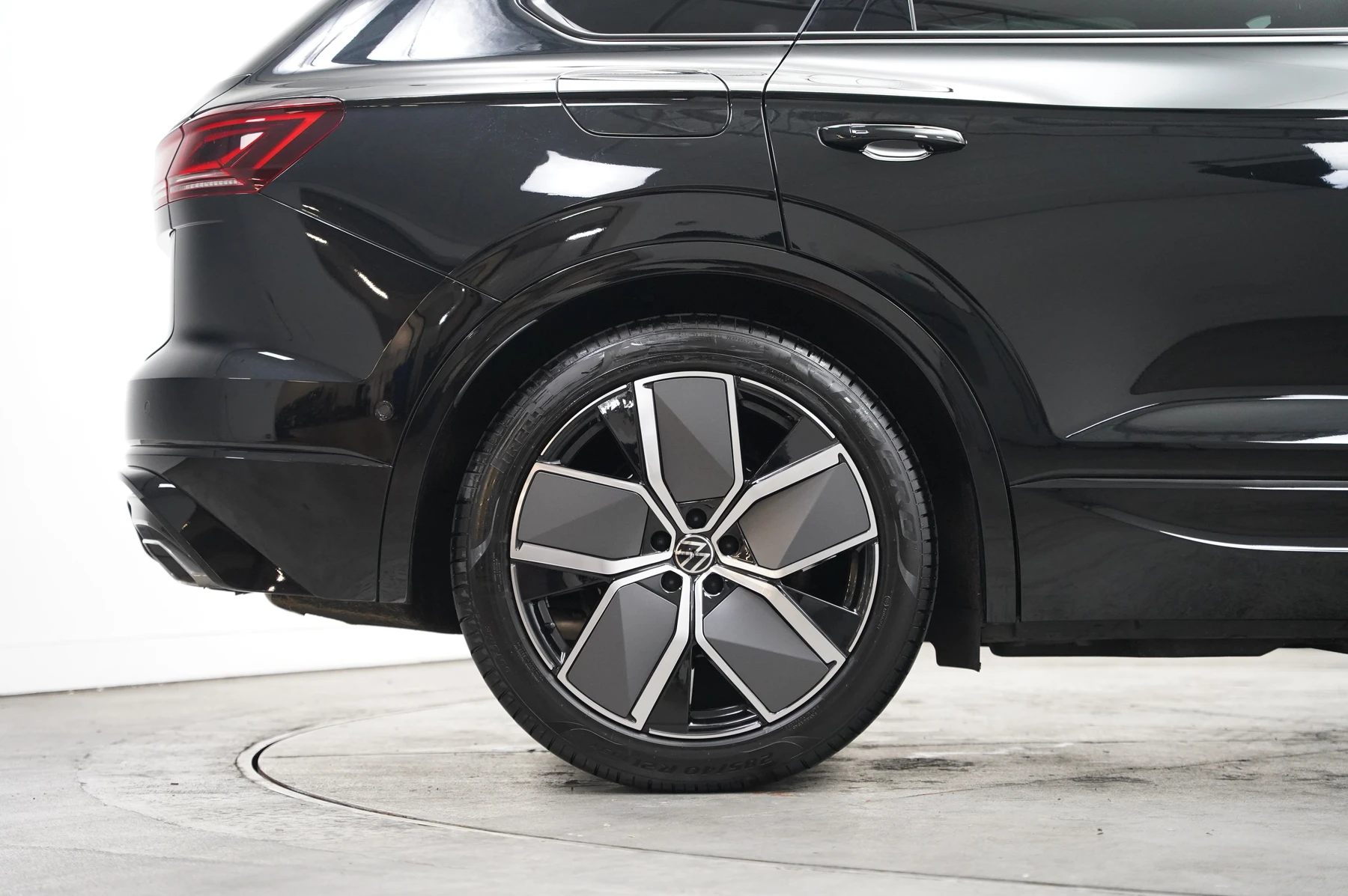 Volkswagen-Touareg-image-40