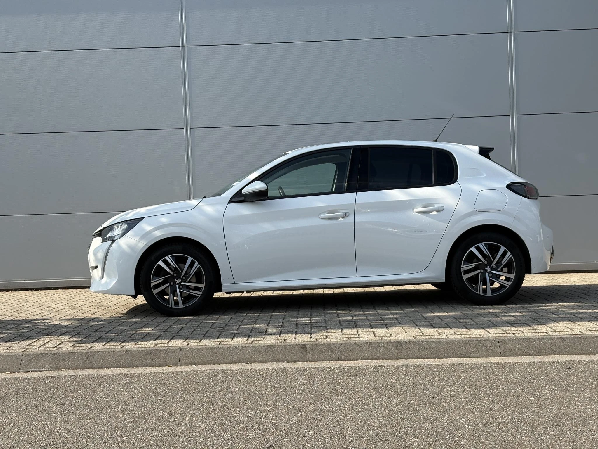 Peugeot-208-image-1