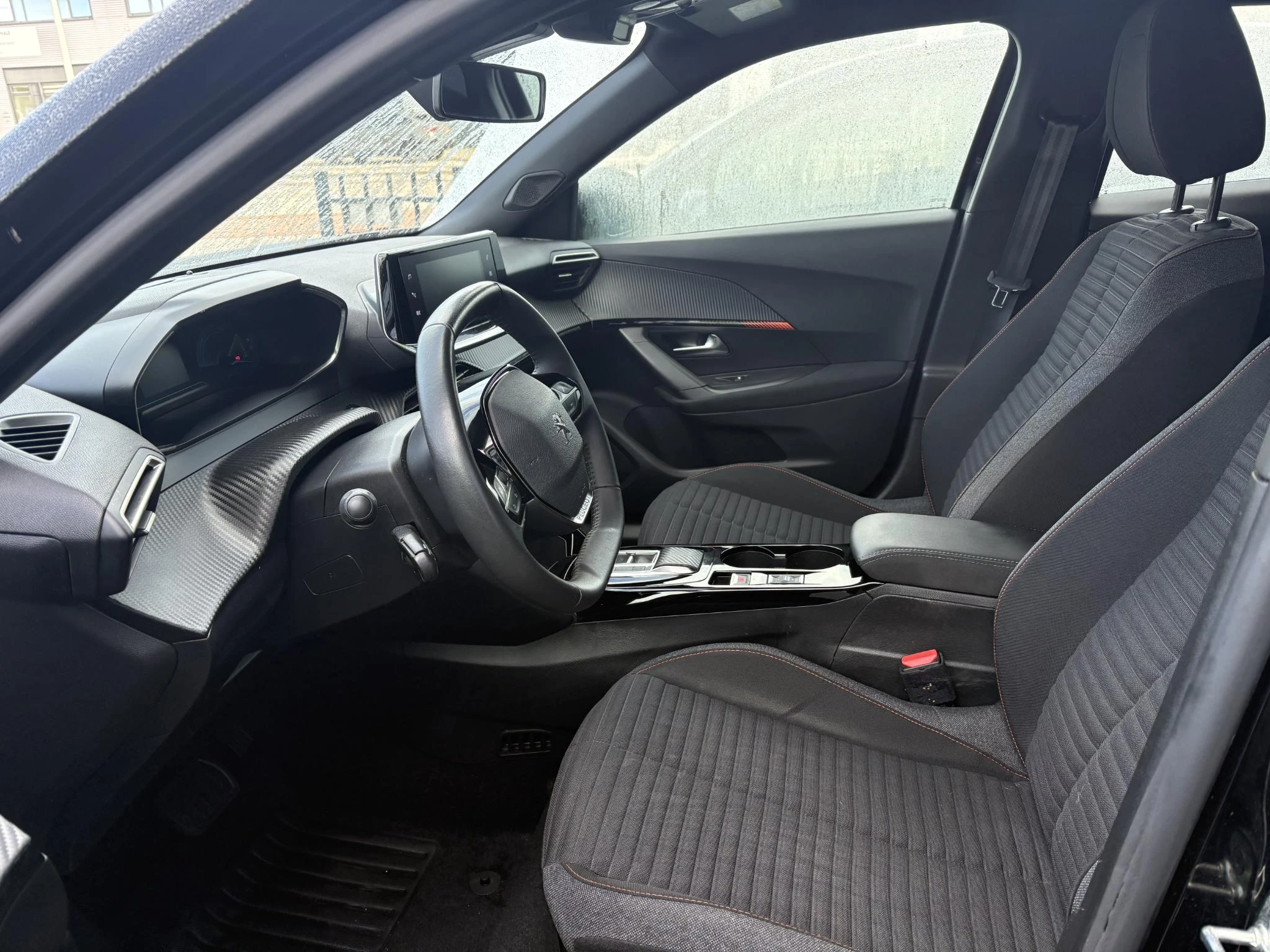 Peugeot-e-2008-image-8