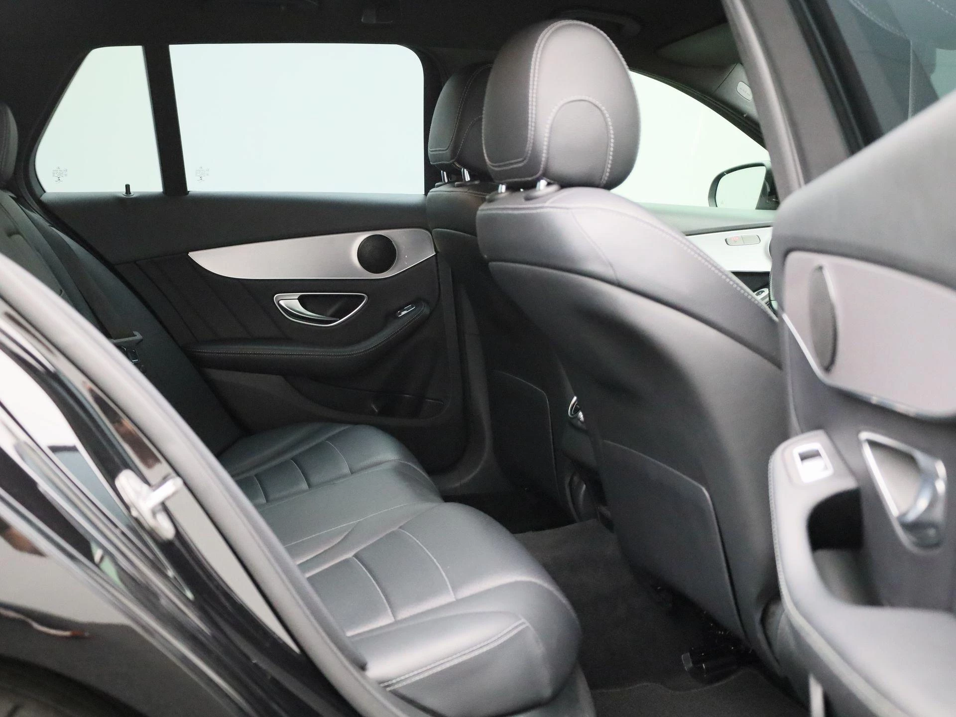 Mercedes-Benz-C-Klasse-image-43