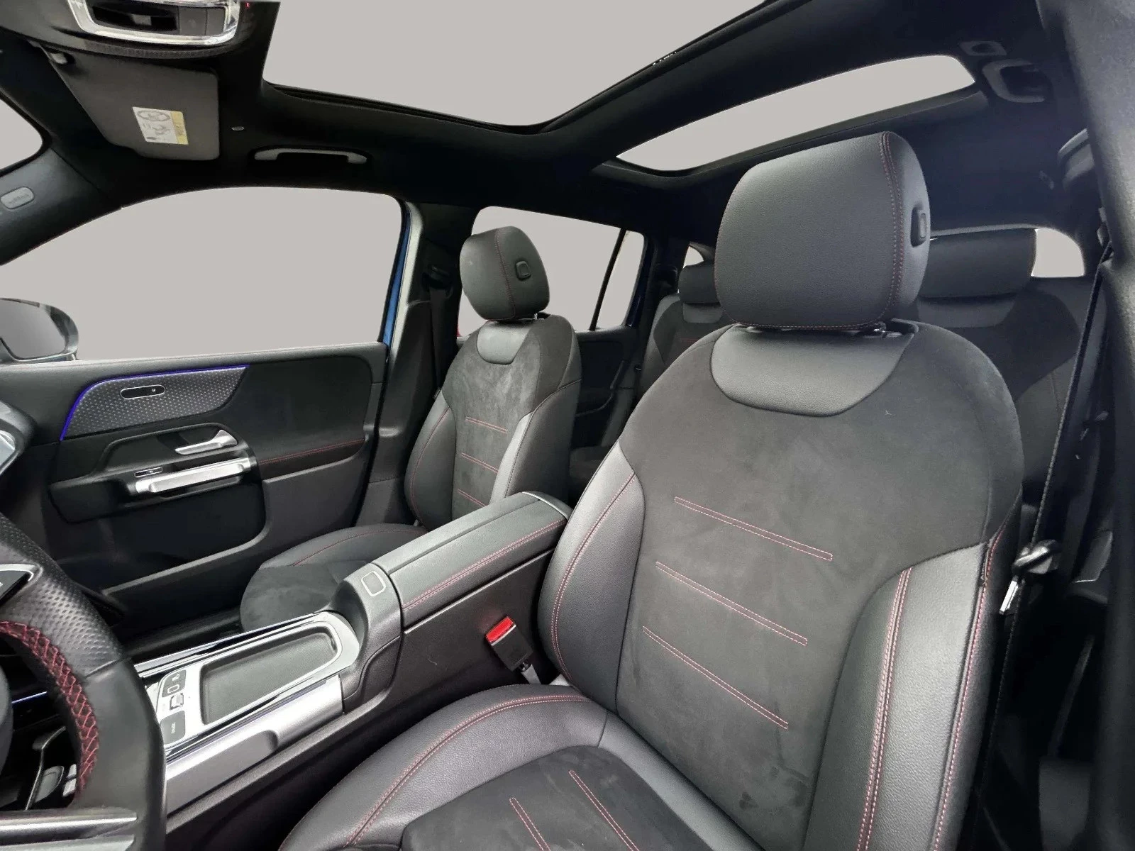 Mercedes-Benz-EQB-image-10