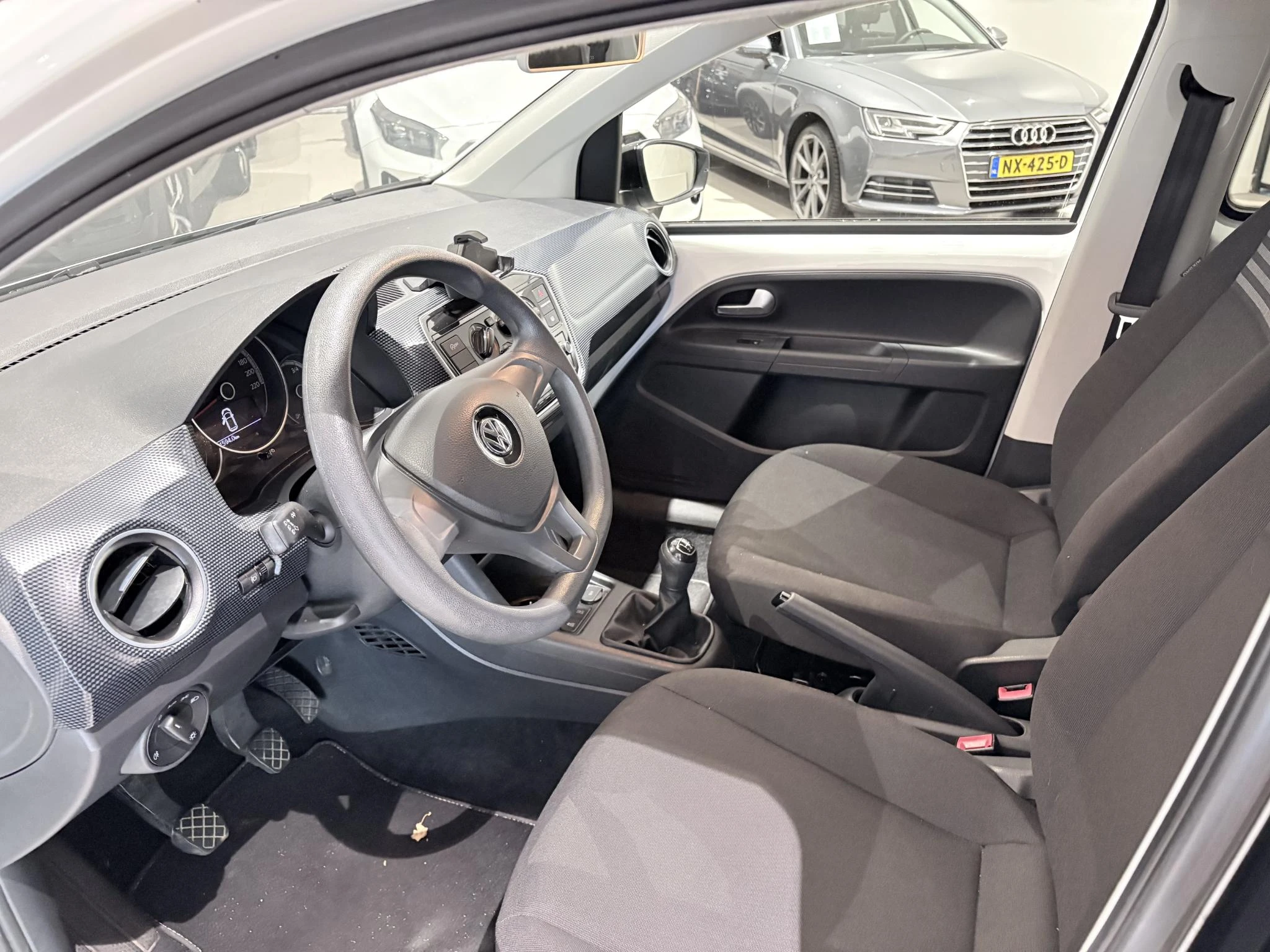 Volkswagen-up!-image-6