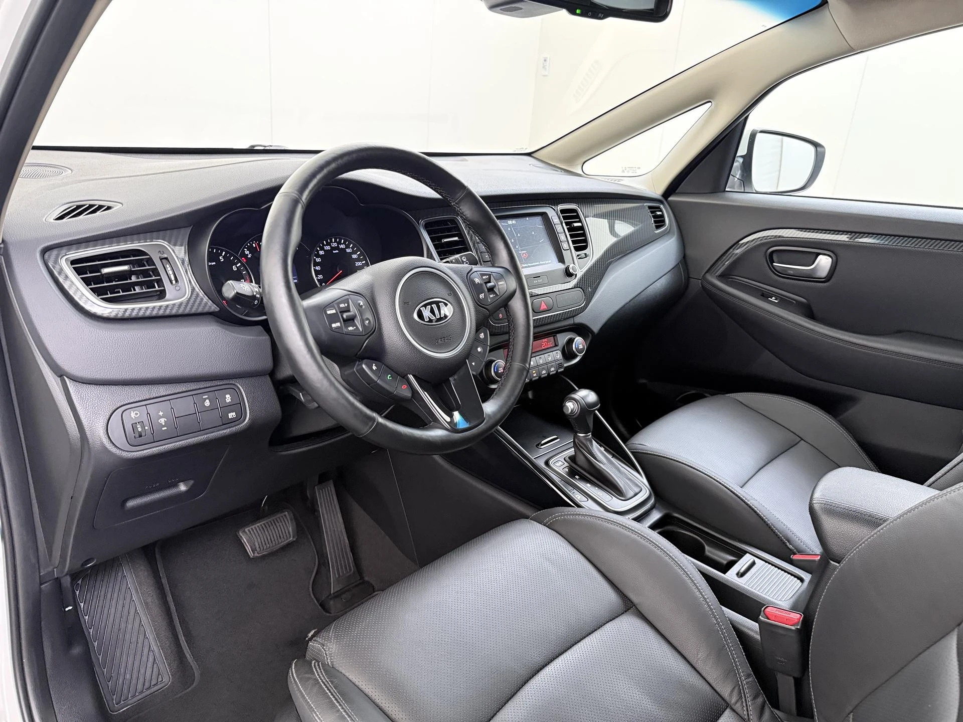 Kia-Carens-image-4