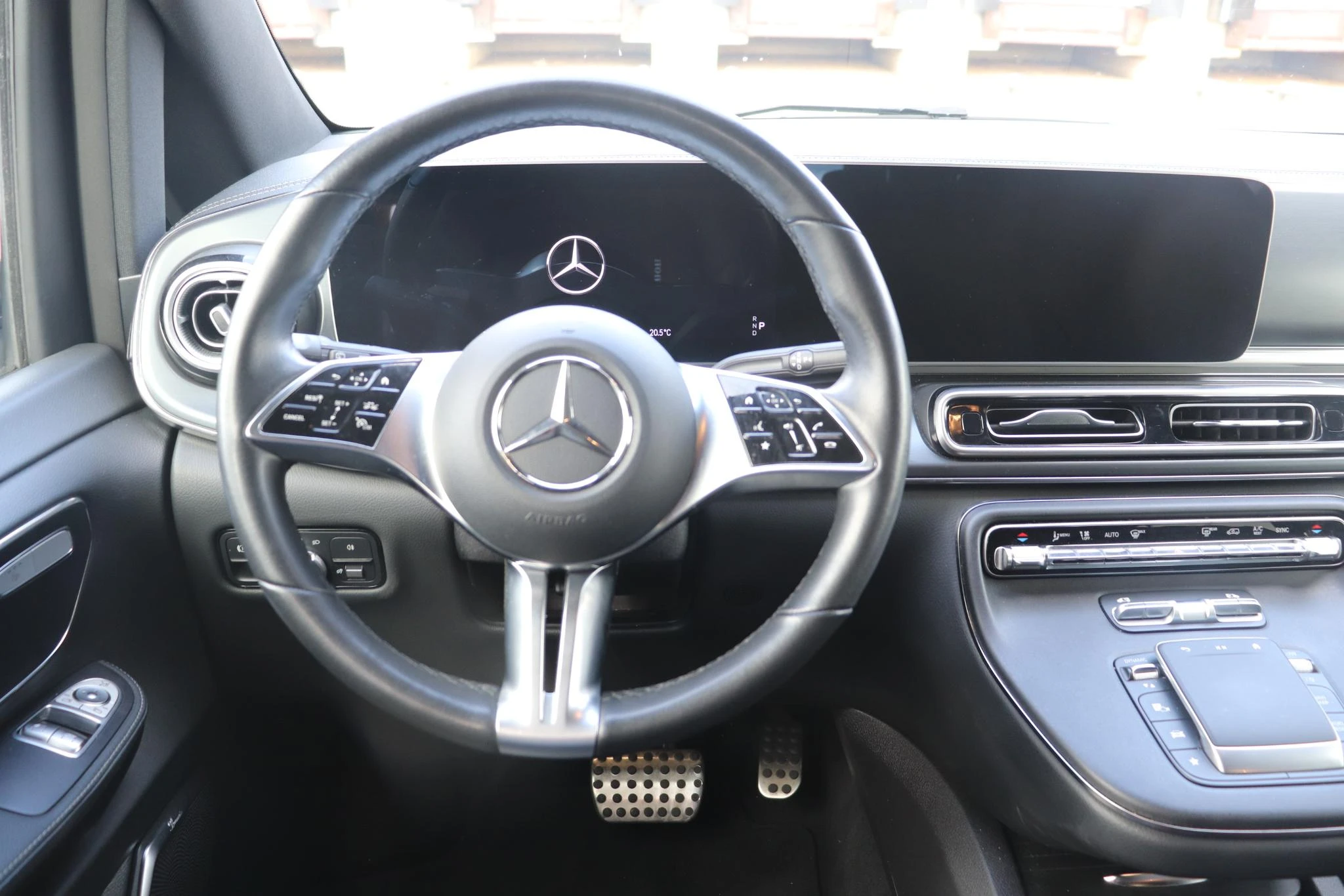 Mercedes-Benz-V-Klasse-image-13