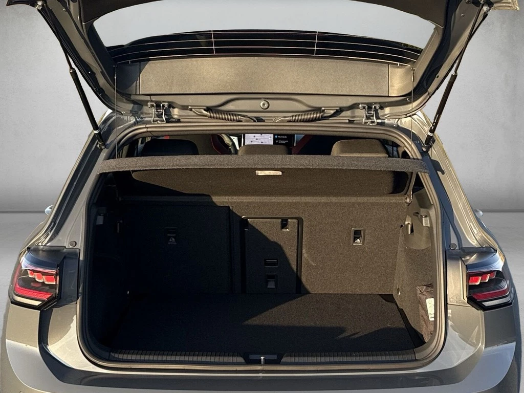 Volkswagen-Golf-image-4