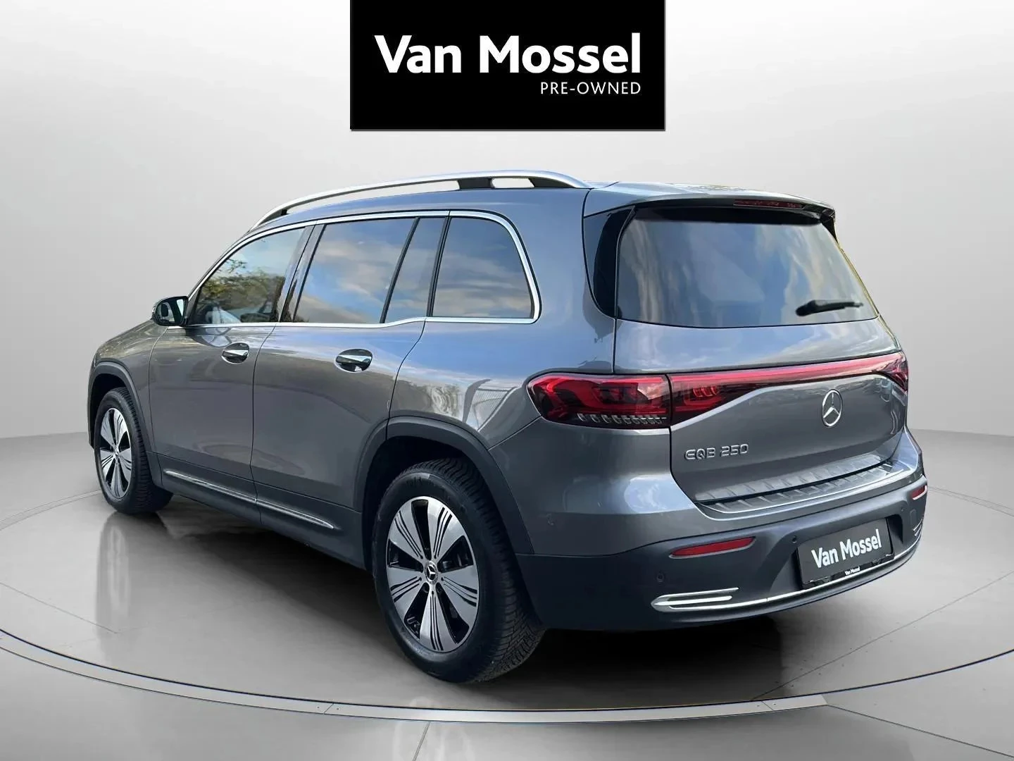 Mercedes-Benz-EQB-image-6