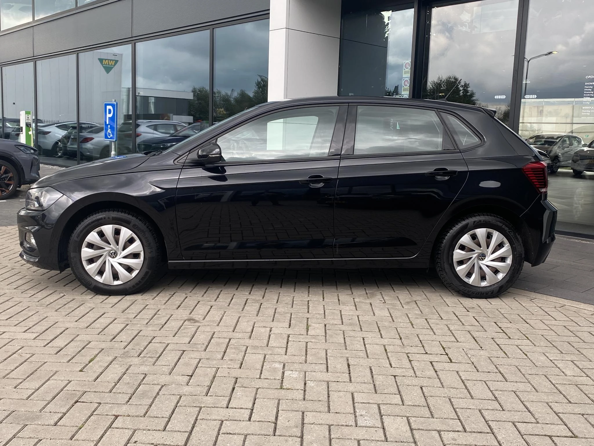 Volkswagen-Polo-image-1