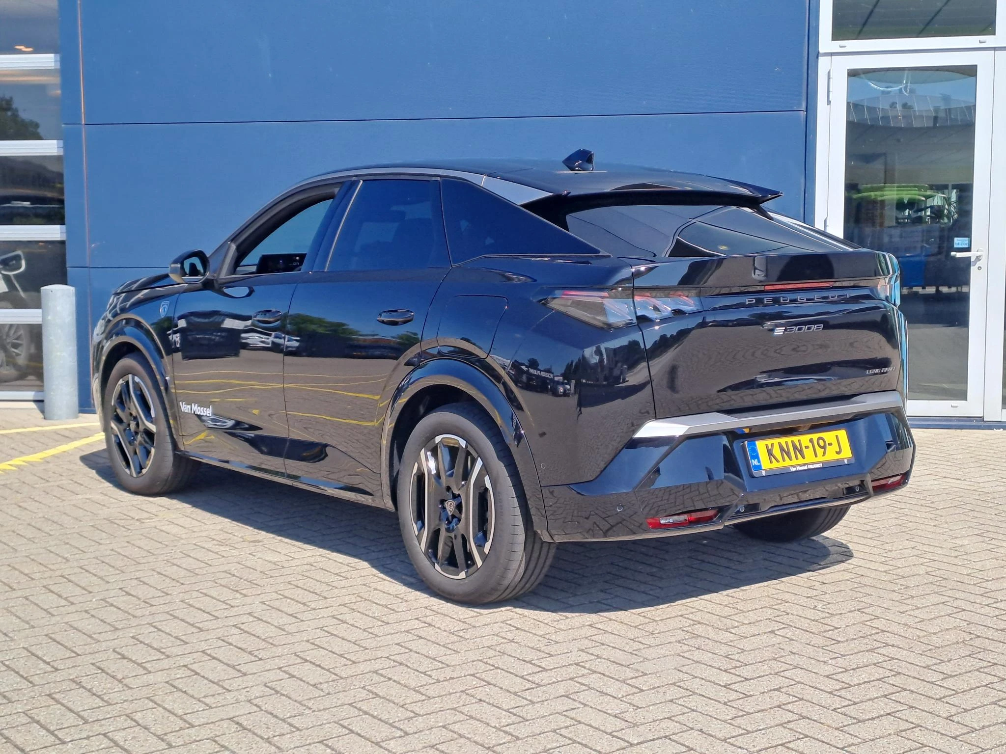 Peugeot-e-3008-image-2
