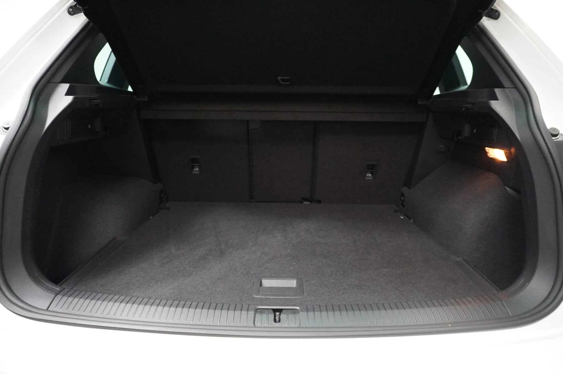 Volkswagen-Tiguan-image-13