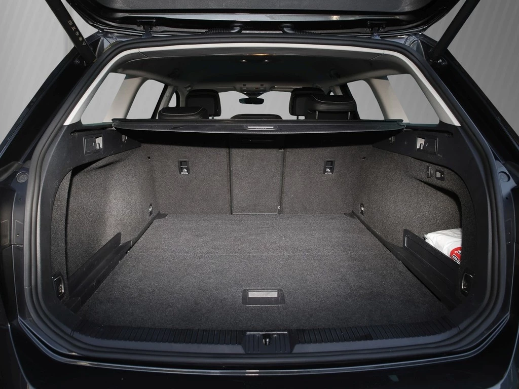 Volkswagen Passat Variant 2.0 TDI DSG Elegance AHK/Navi/RFK