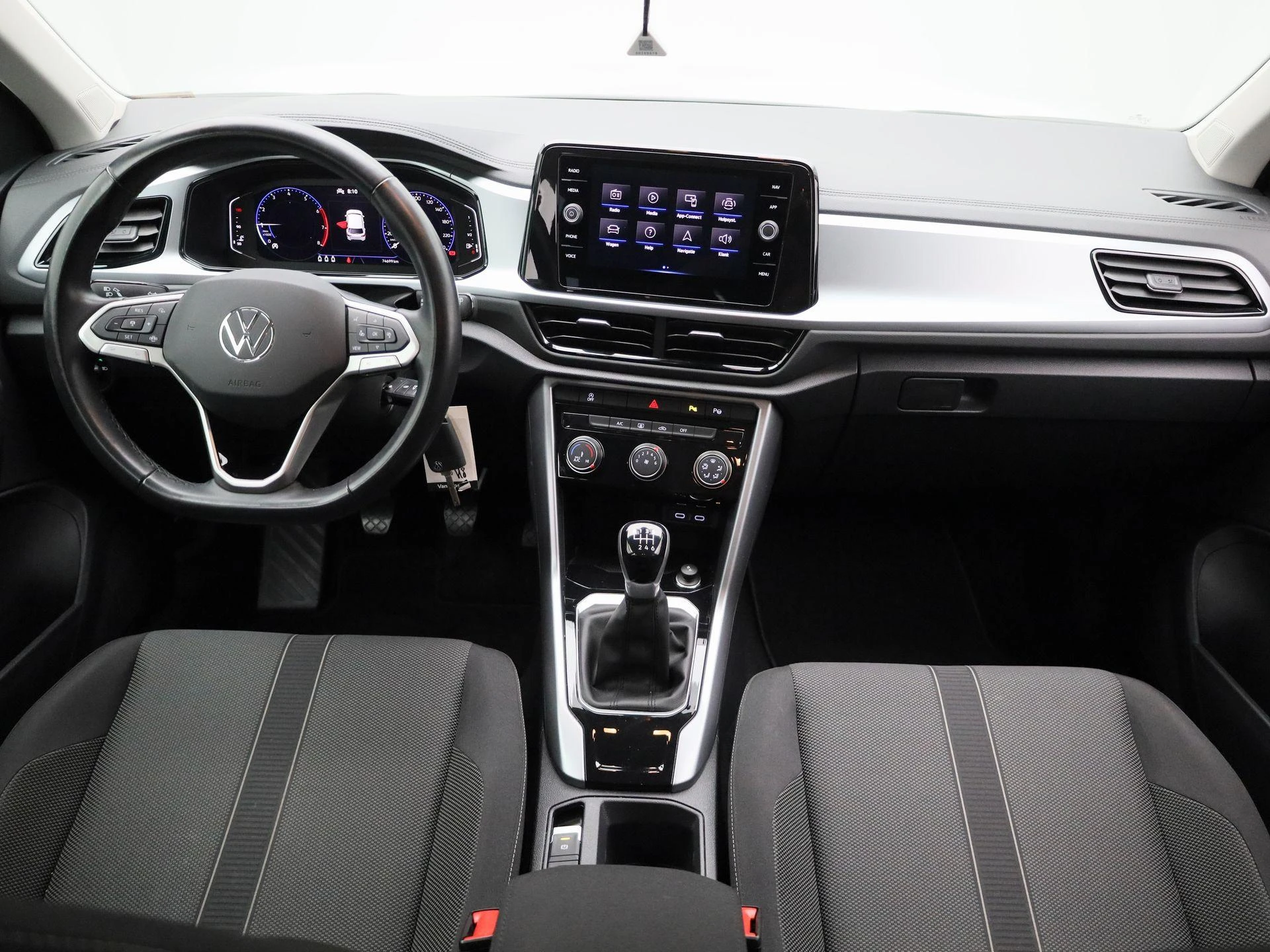 Volkswagen-T-Roc-image-7