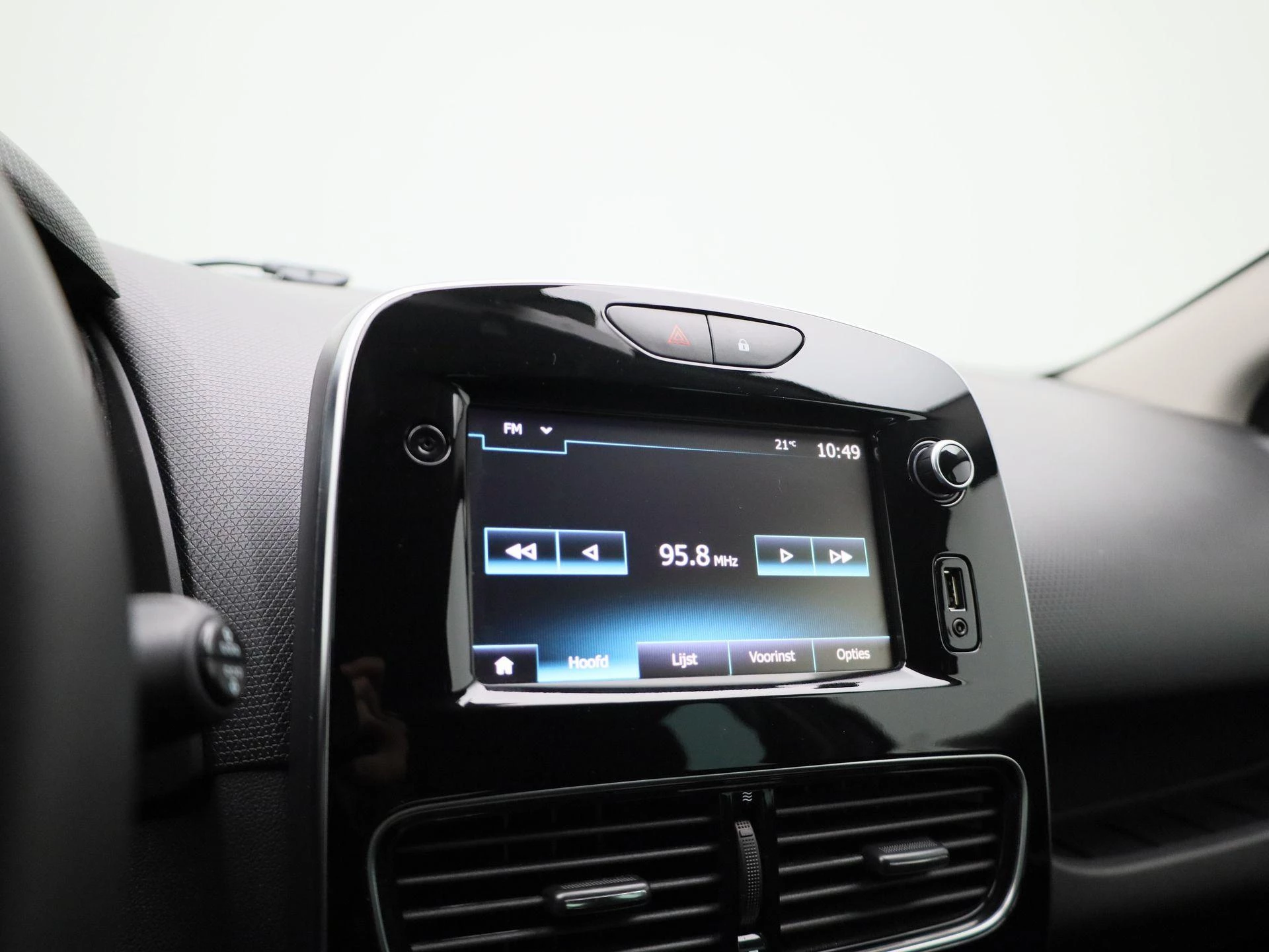 Renault-Clio-image-22