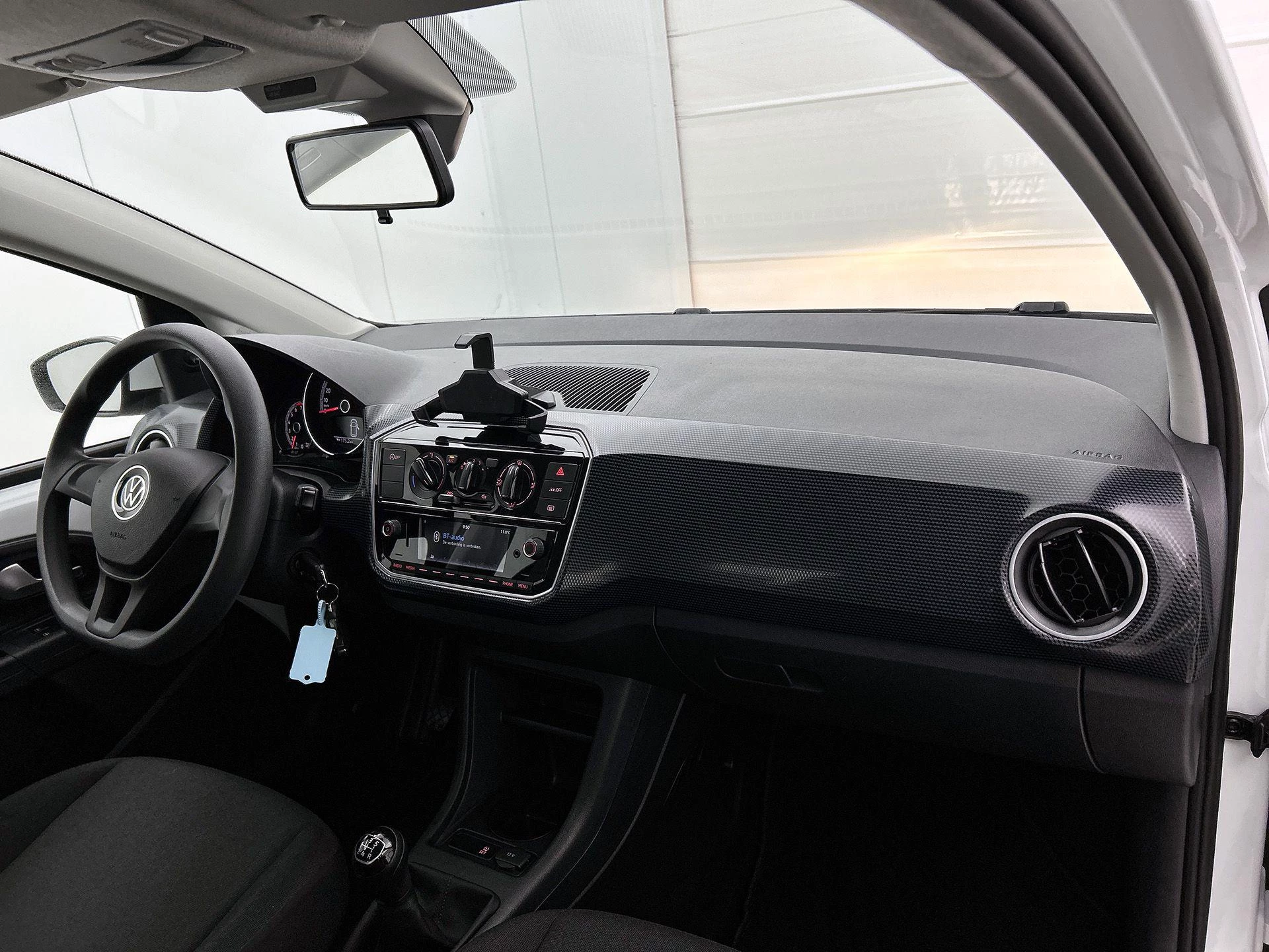 Volkswagen-up!-image-9