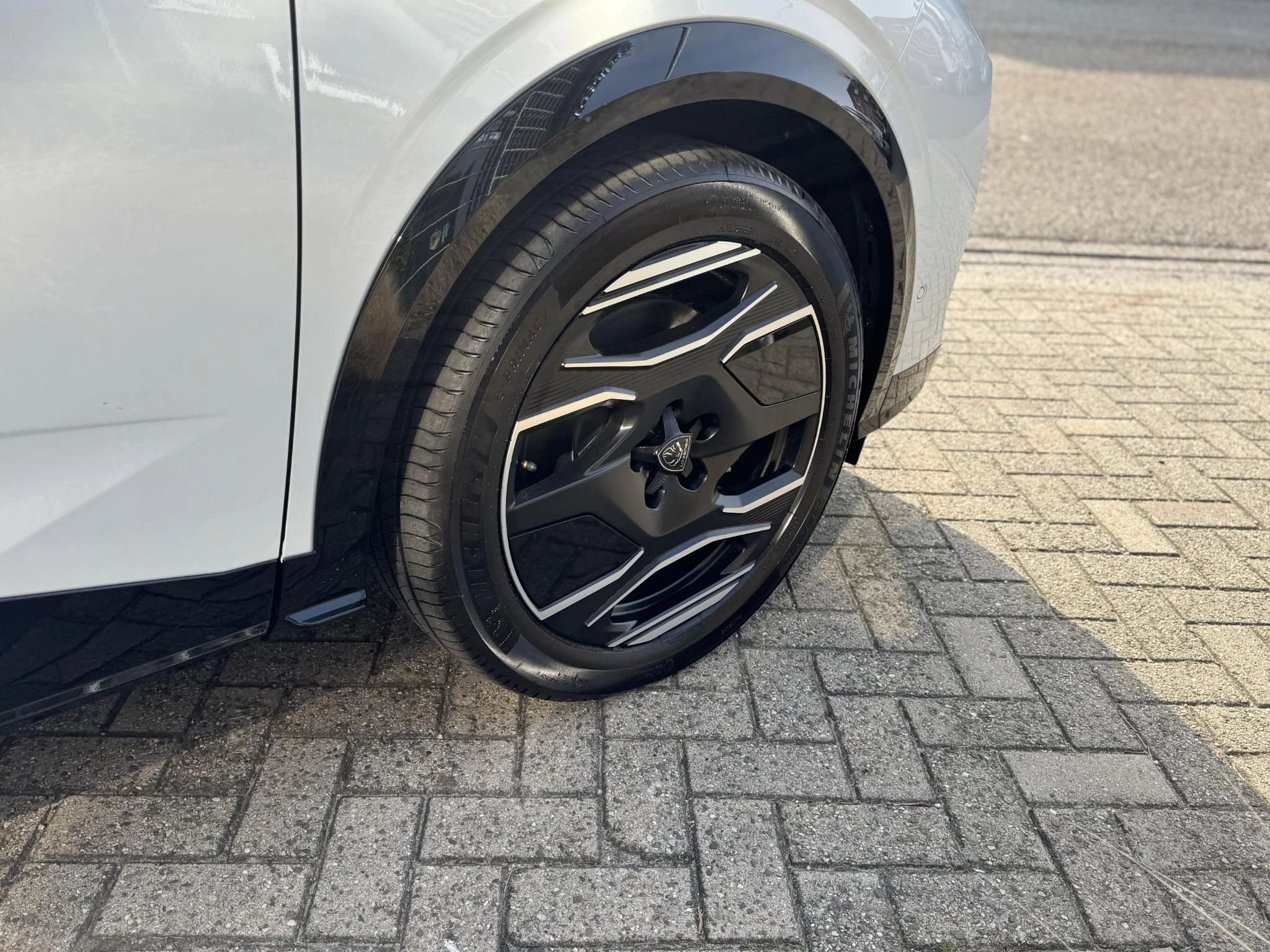 Peugeot-e-5008-image-15