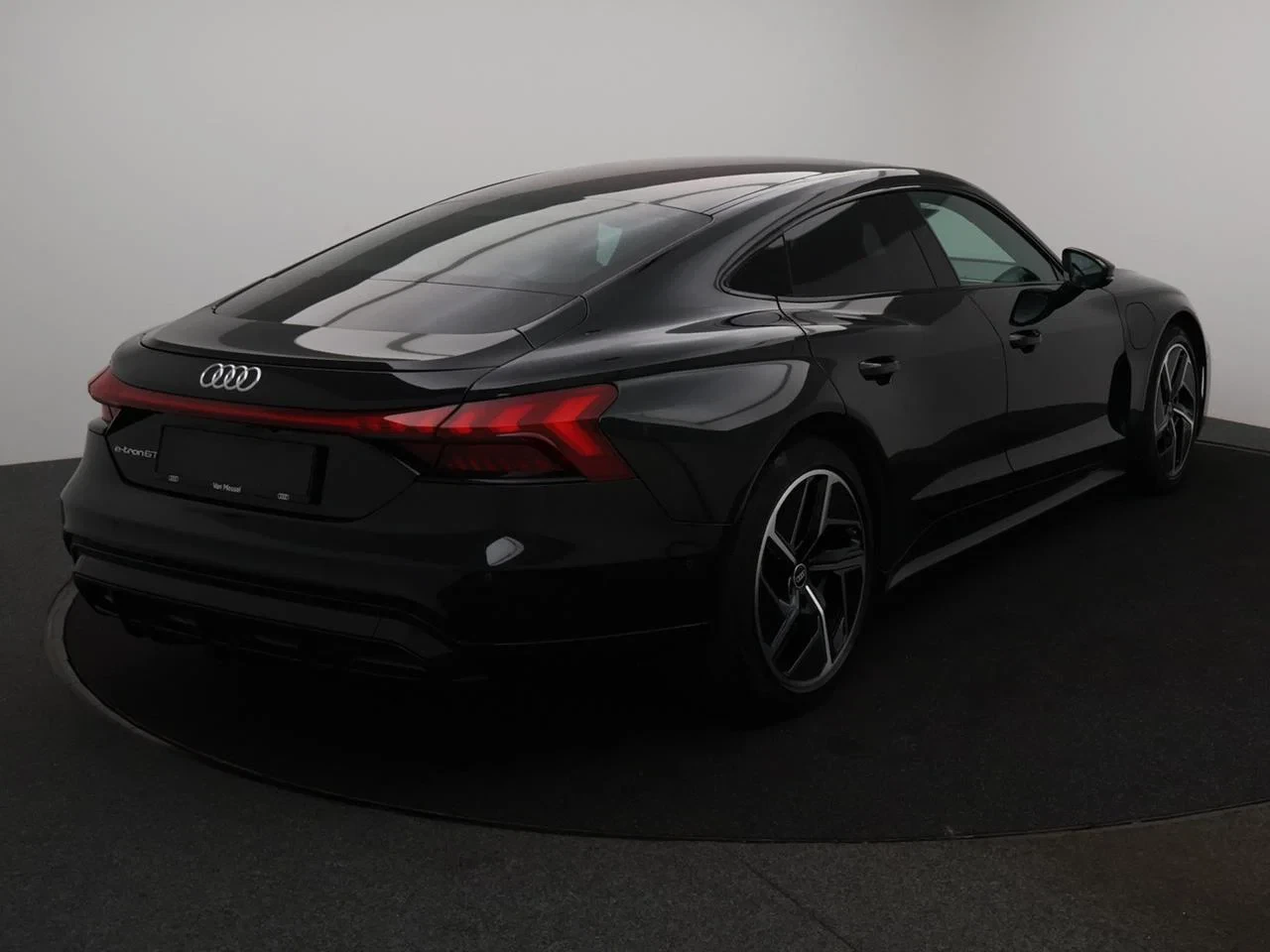 Audi-e-tron GT-image-4