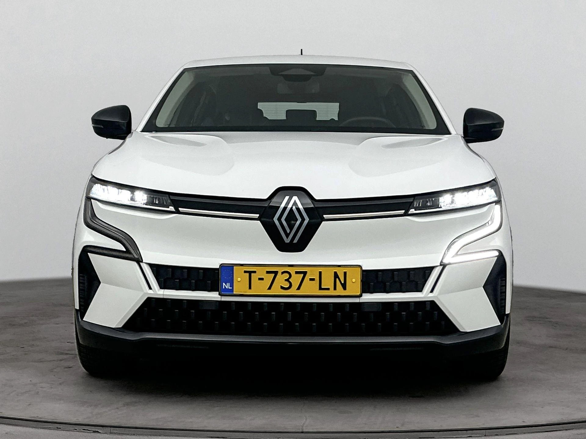 Renault-Megane E-Tech-image-4