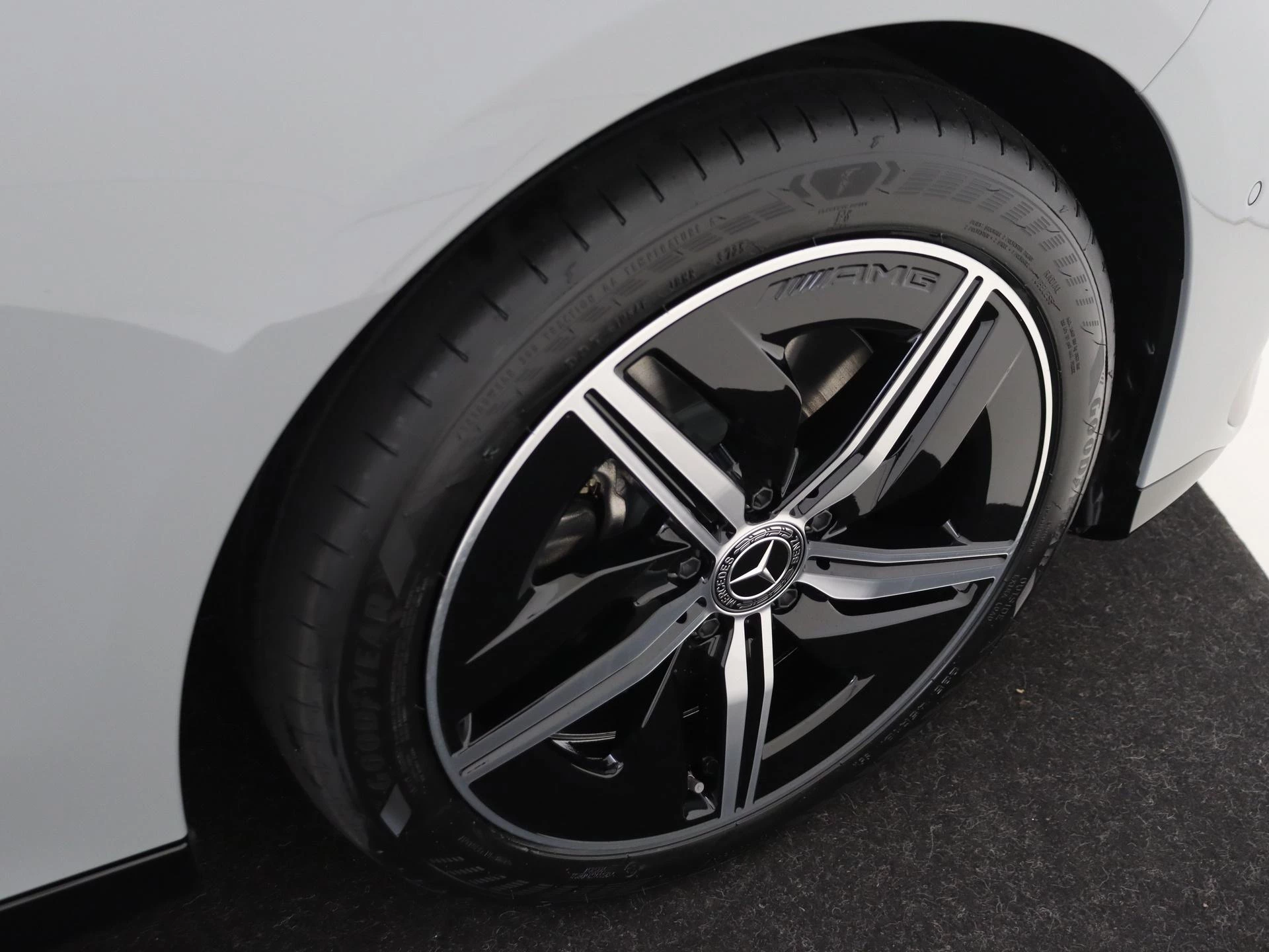 Mercedes-Benz-CLA-image-9