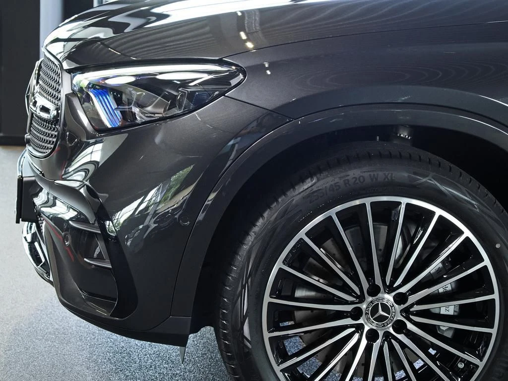 Mercedes-Benz-GLC 220 d-image-3