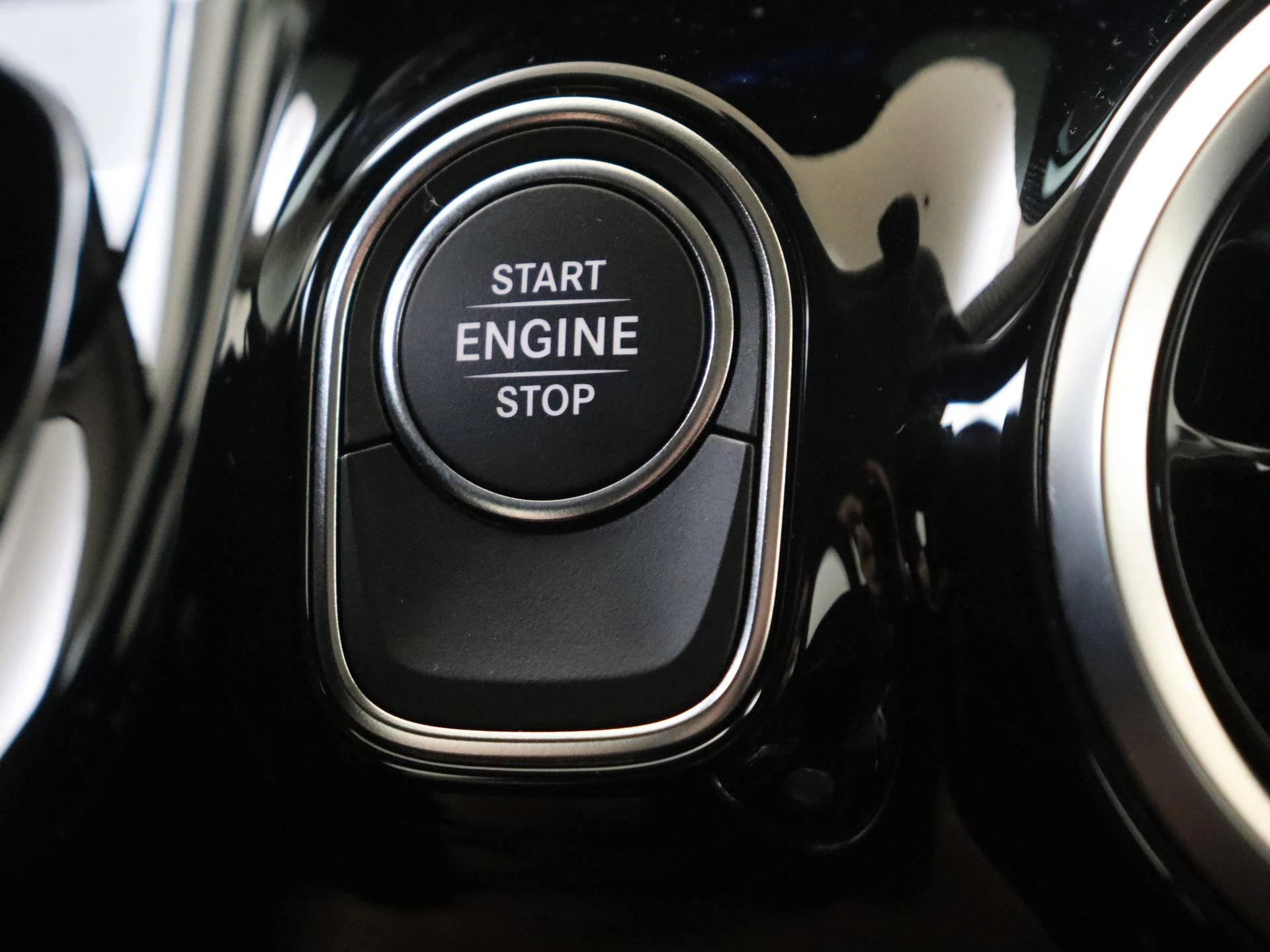 Mercedes-Benz-GLA-image-21