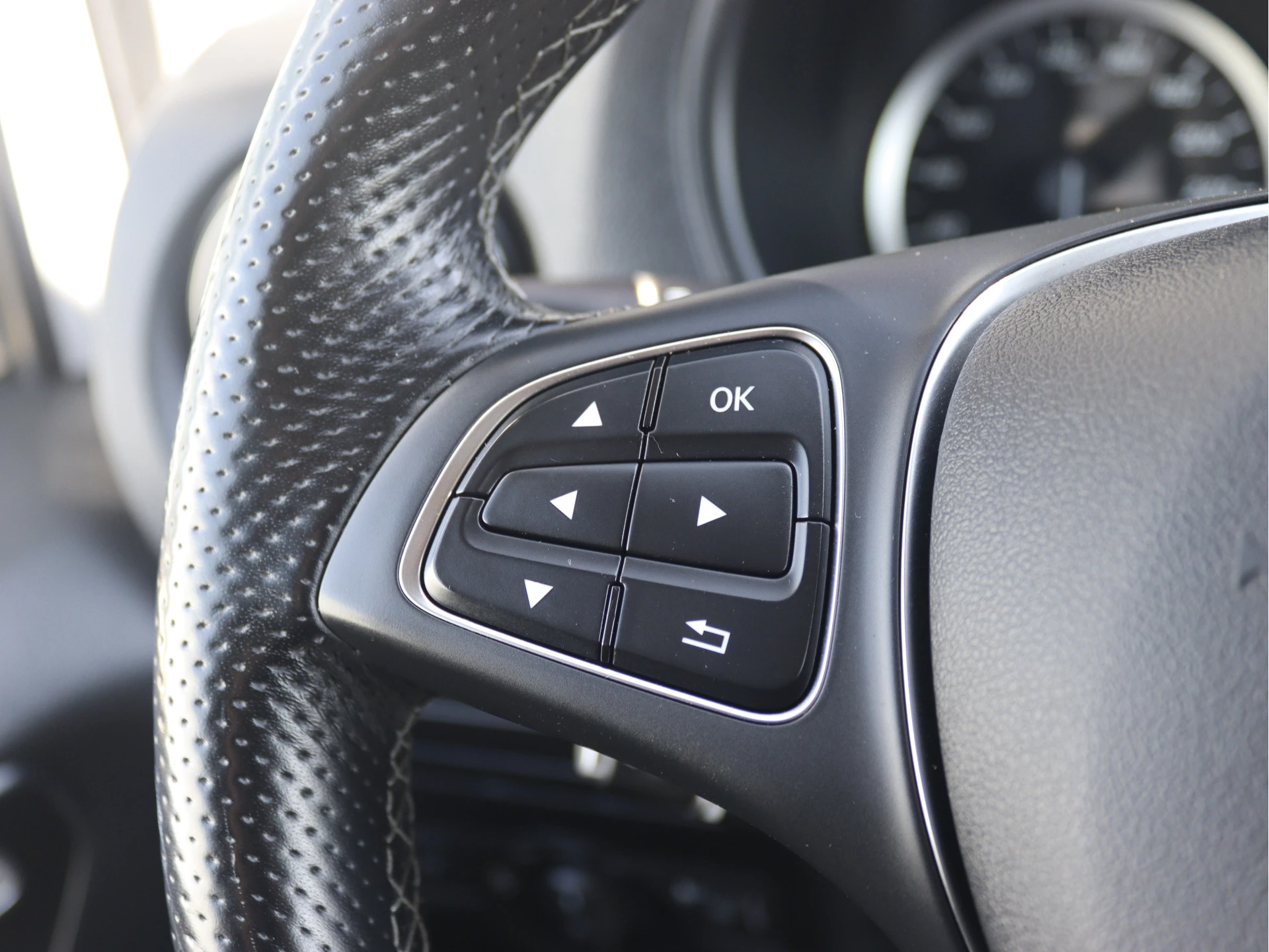 Mercedes-Benz-Vito-image-6