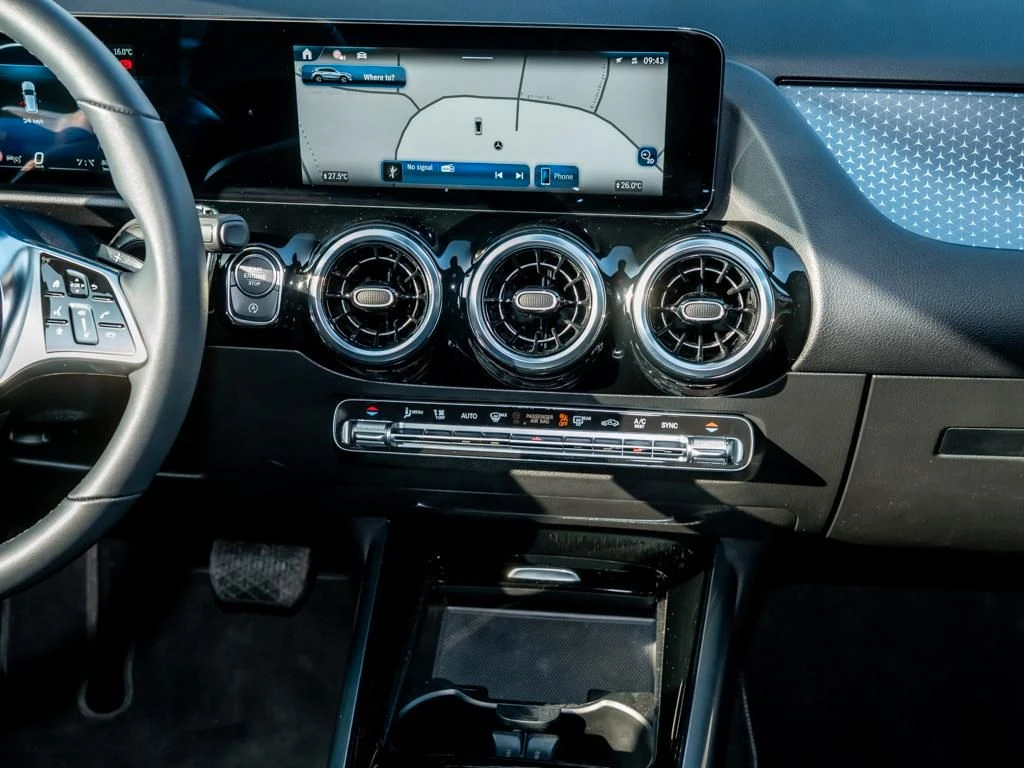 Mercedes-Benz-GLA 200 d-image-10