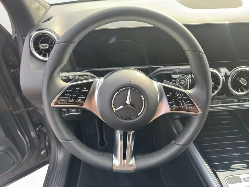 Mercedes-Benz-GLA-image-13