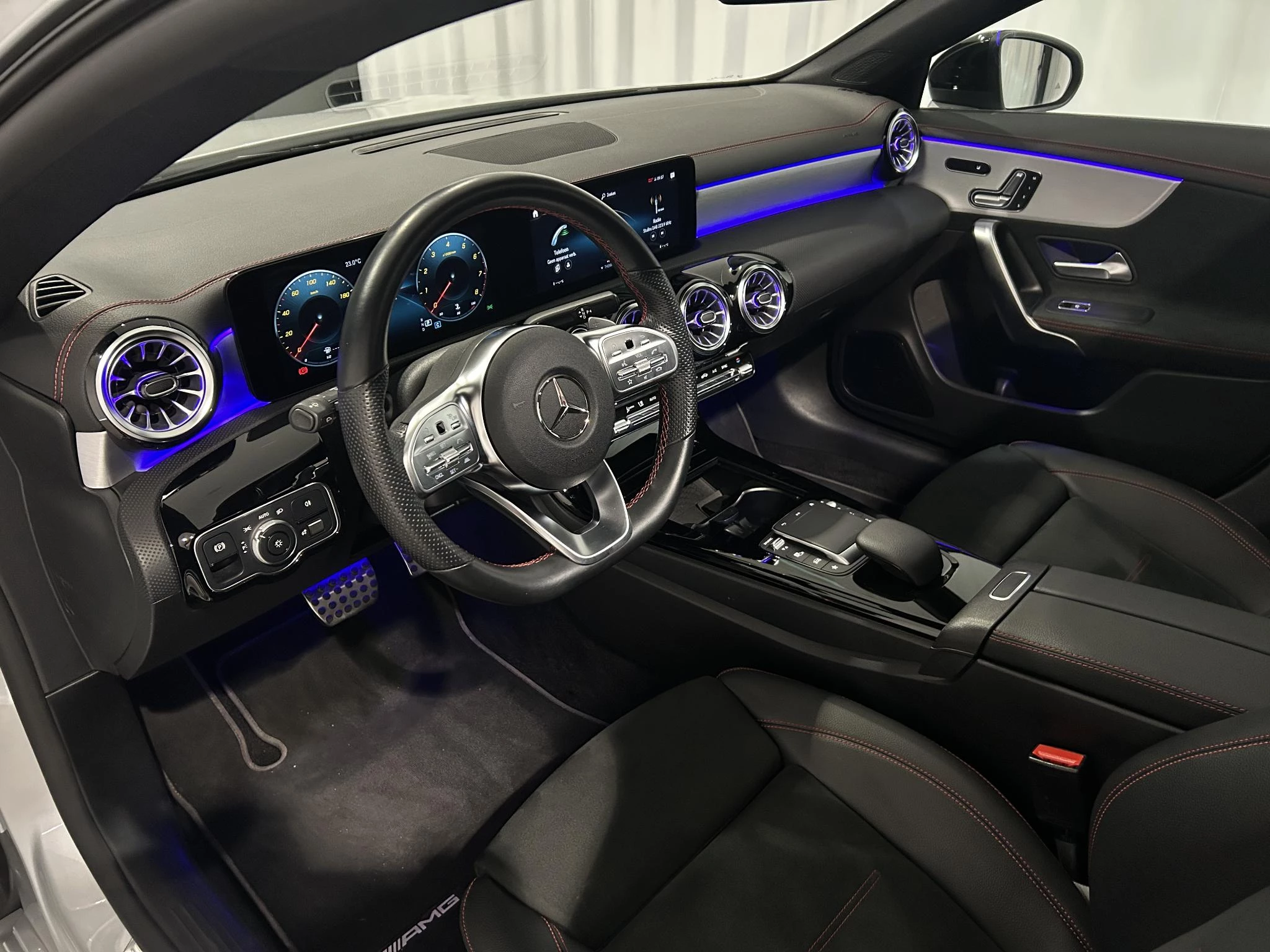 Mercedes-Benz CLA 250 AMG Line Shooting Brake + 224 PK + PANO DAK + MULTIBEAM LED + CAMERA +
