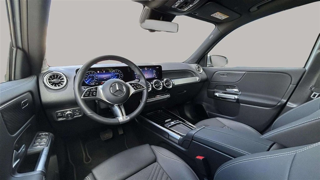 Mercedes-Benz-EQB-image-11