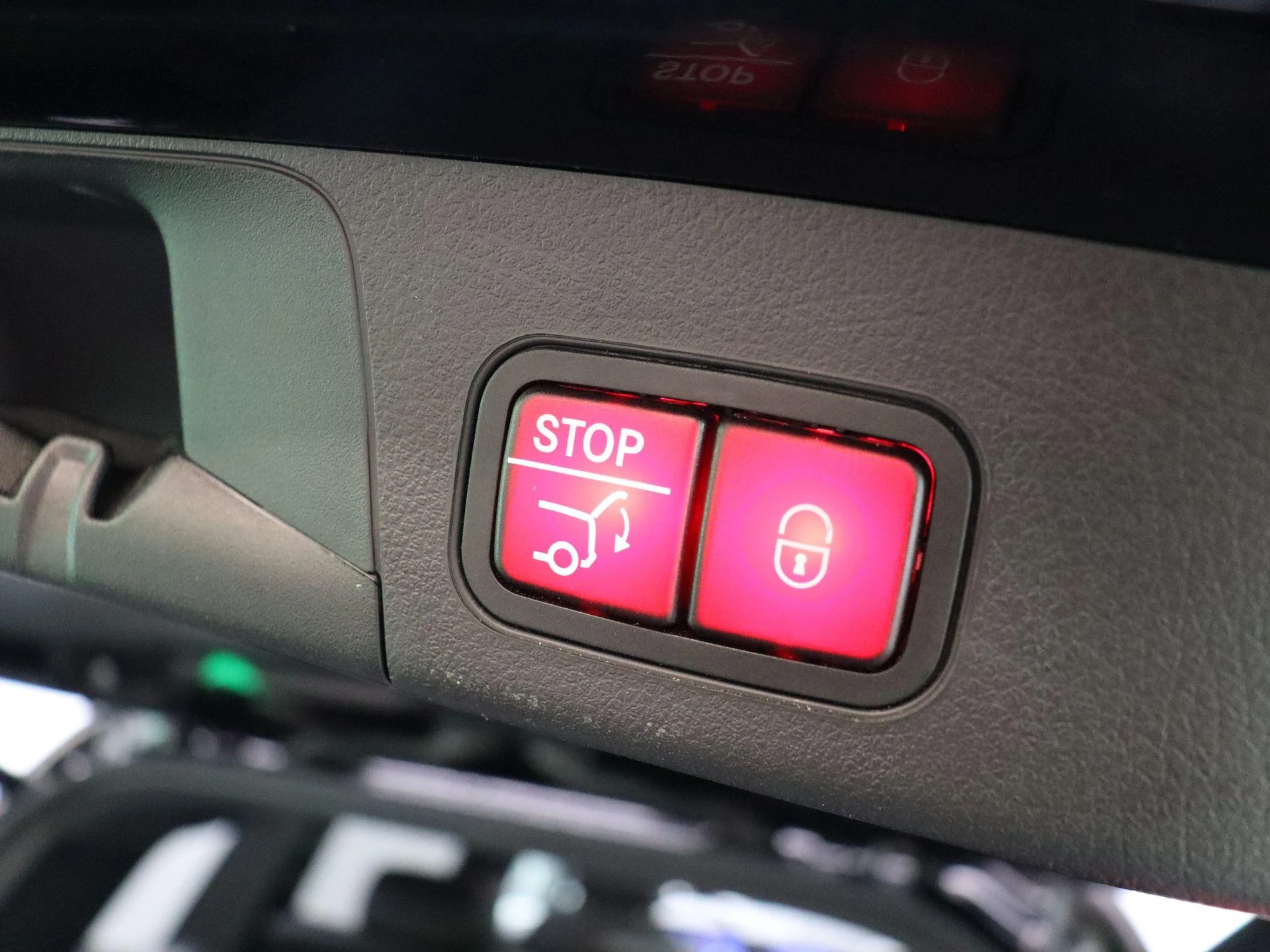 Mercedes-Benz-EQB-image-27