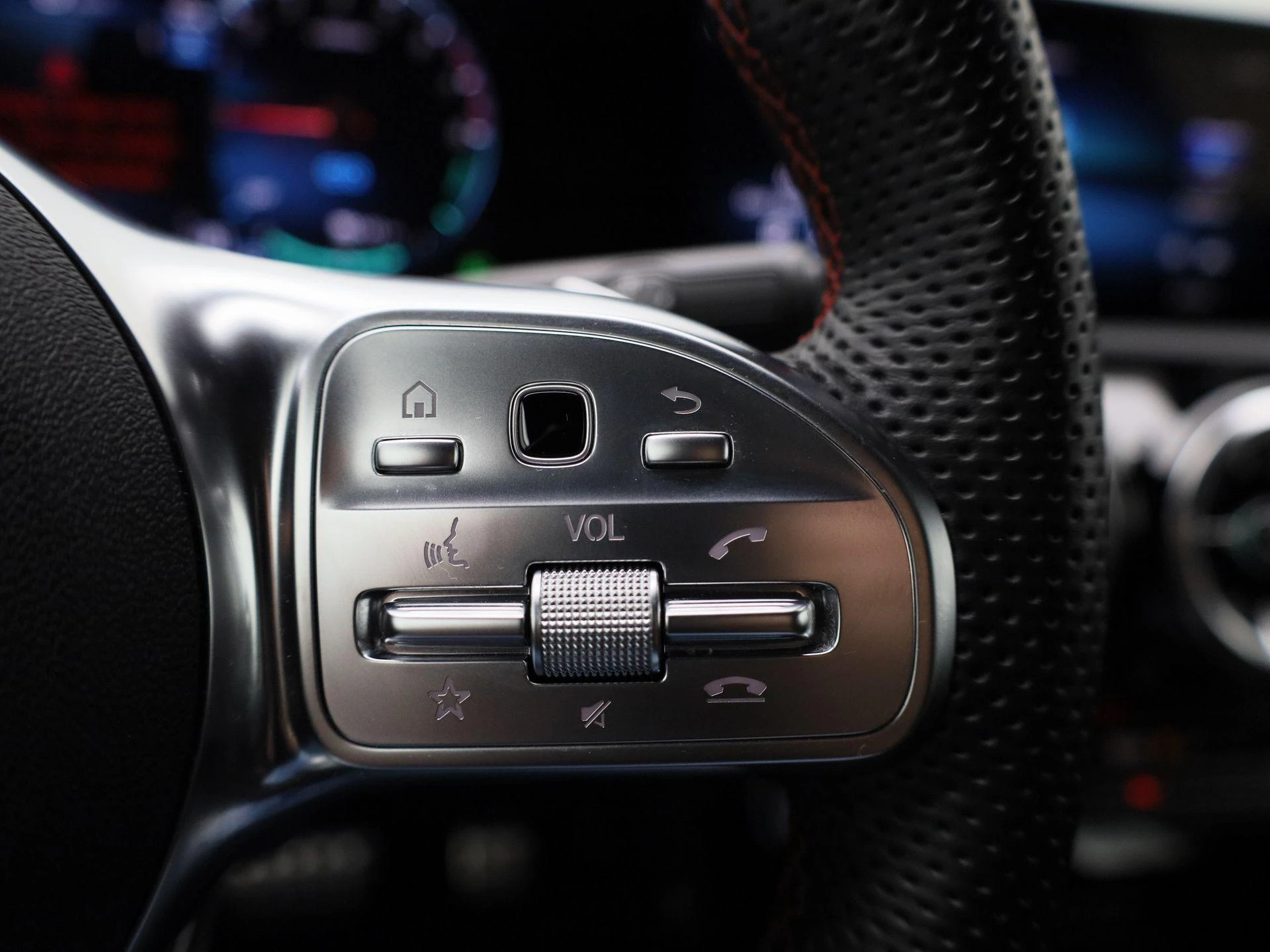 Mercedes-Benz-CLA-image-16