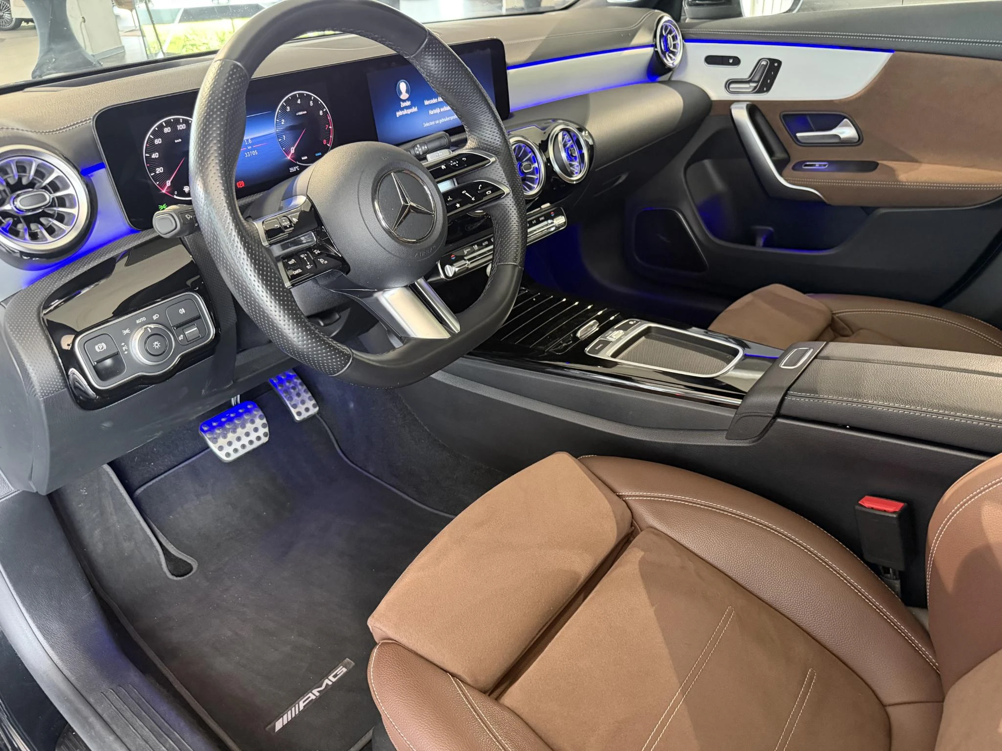 Mercedes-Benz-CLA-image-9