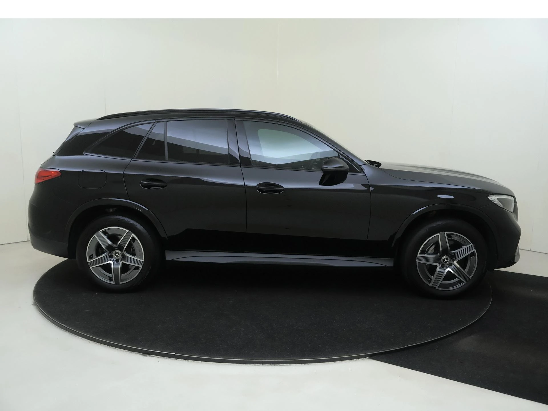 Mercedes-Benz-GLC-image-8
