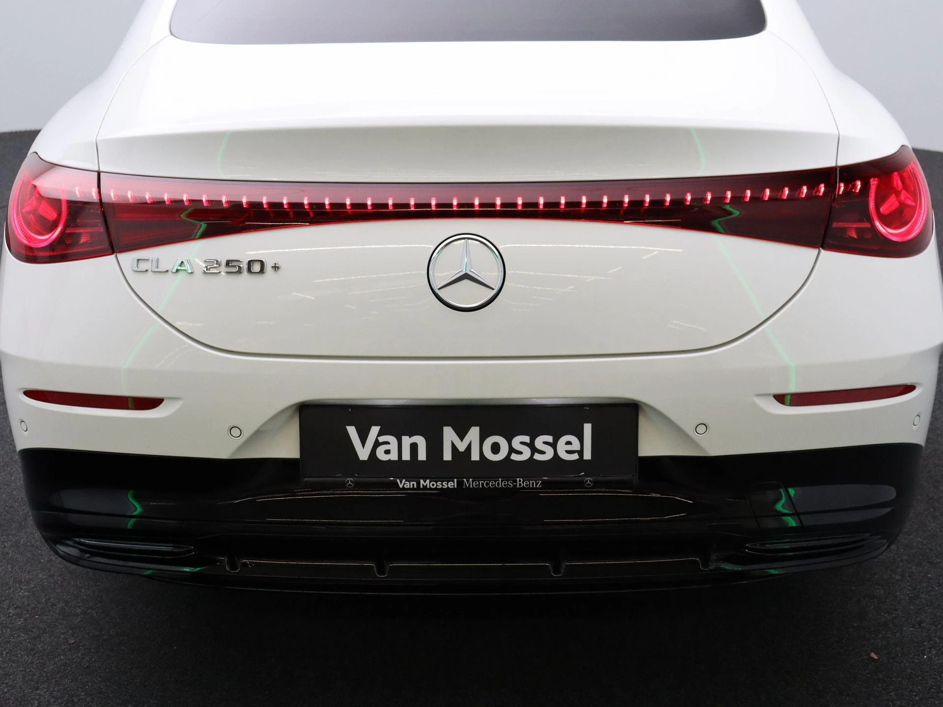 Mercedes-Benz-CLA-image-24