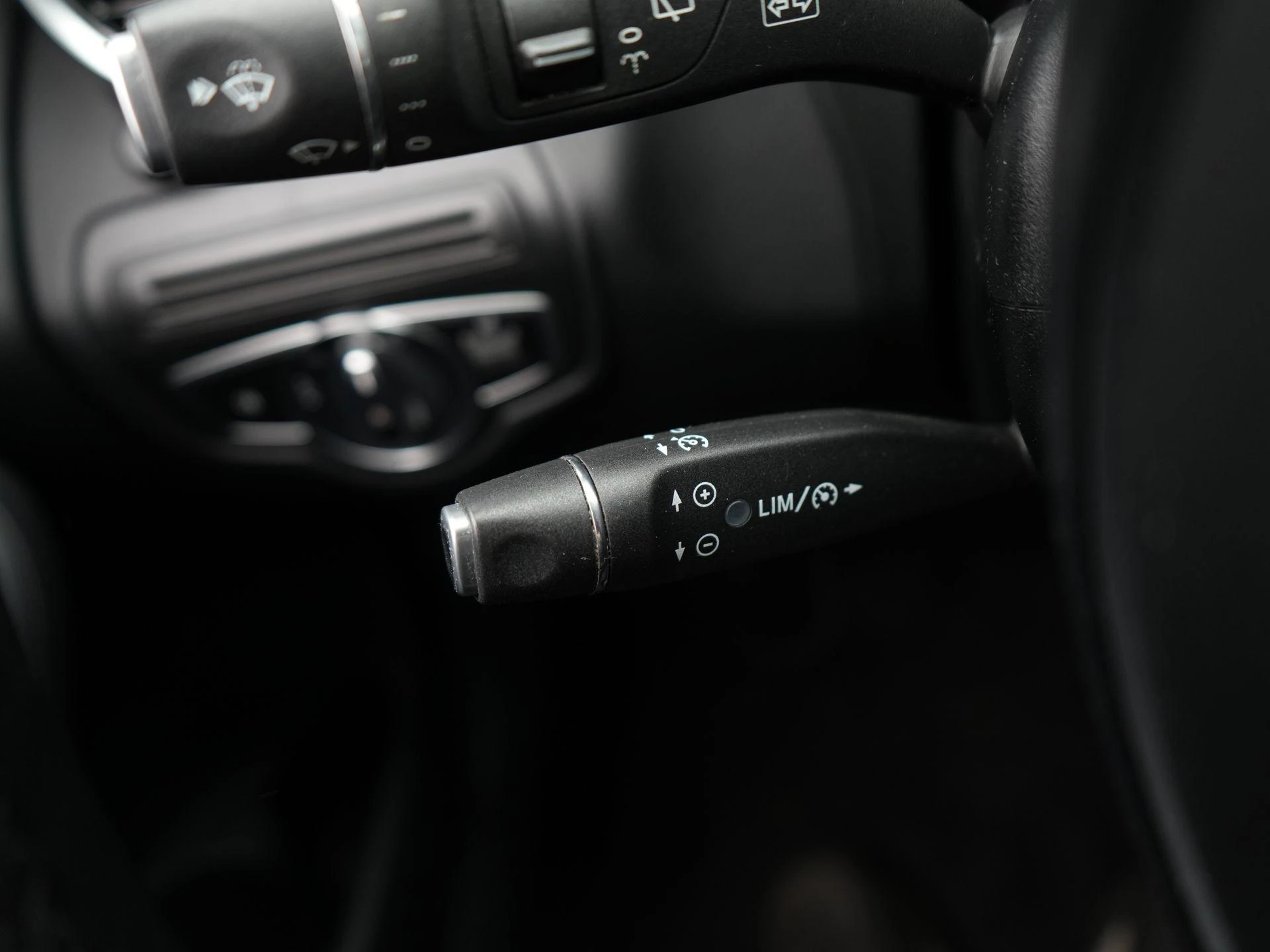 Mercedes-Benz-GLC-image-24