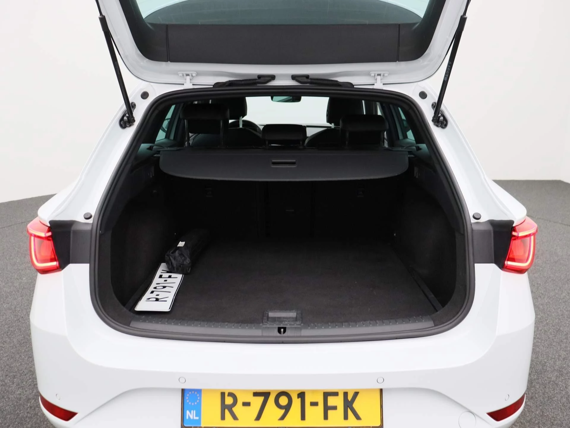 SEAT Leon Sportstourer 1.0 eTSI FR Business 110 PK