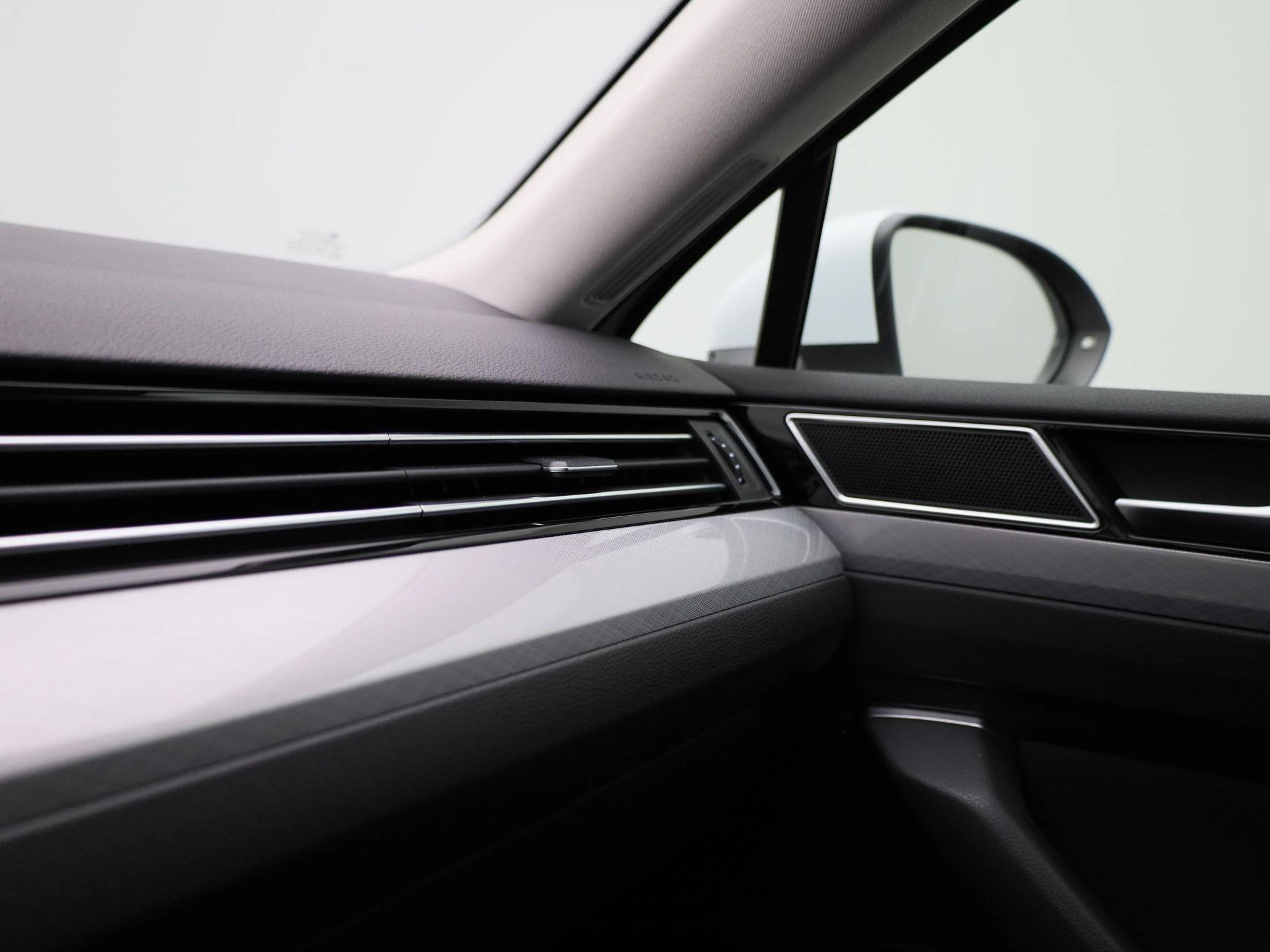 Volkswagen-Passat-image-31