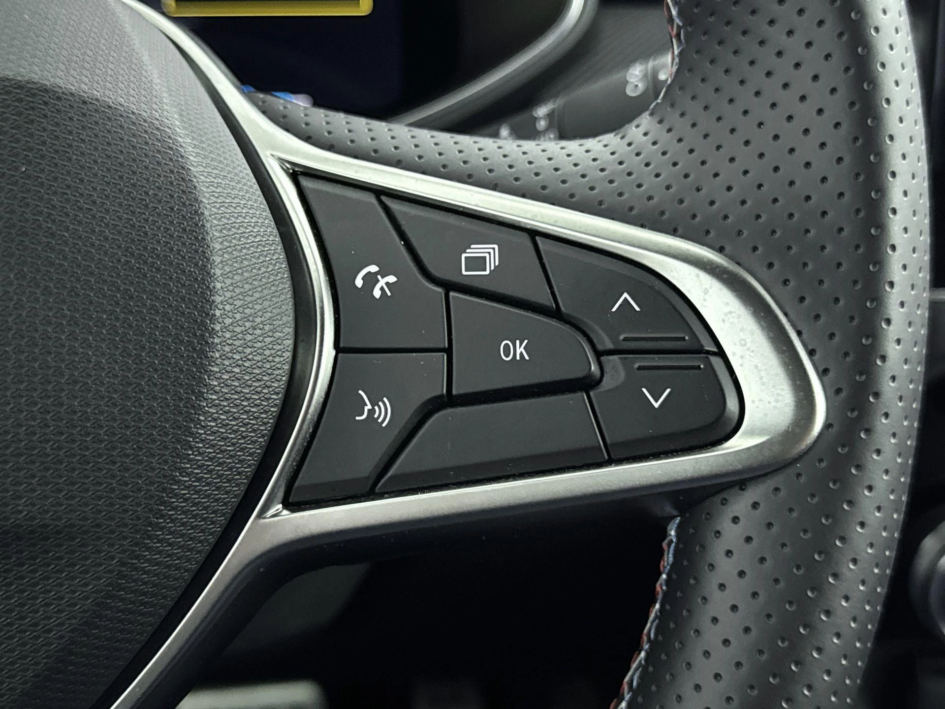 Renault-Clio-image-23