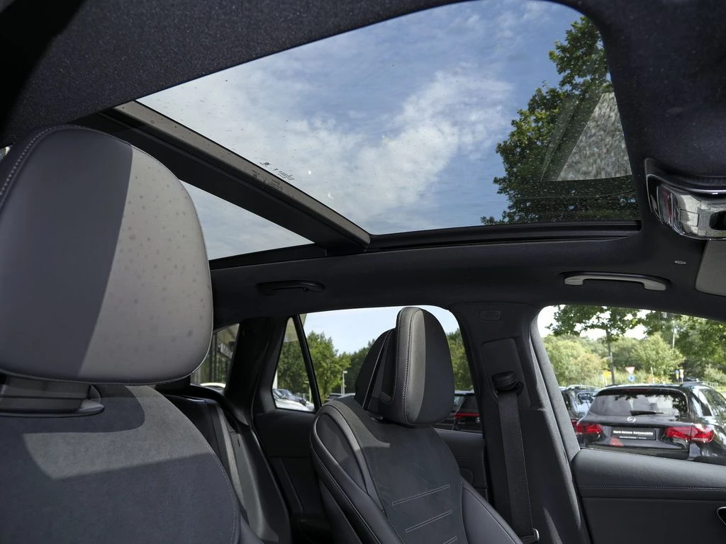 Mercedes-Benz-GLC 220 d-image-12
