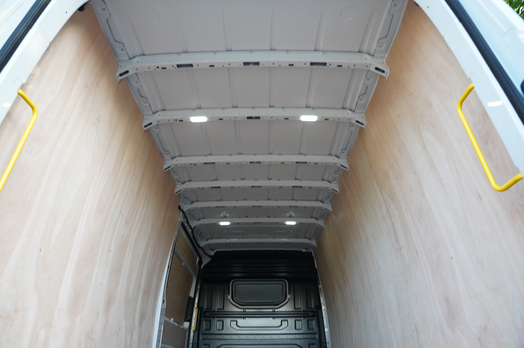 Volkswagen-Crafter-image-26