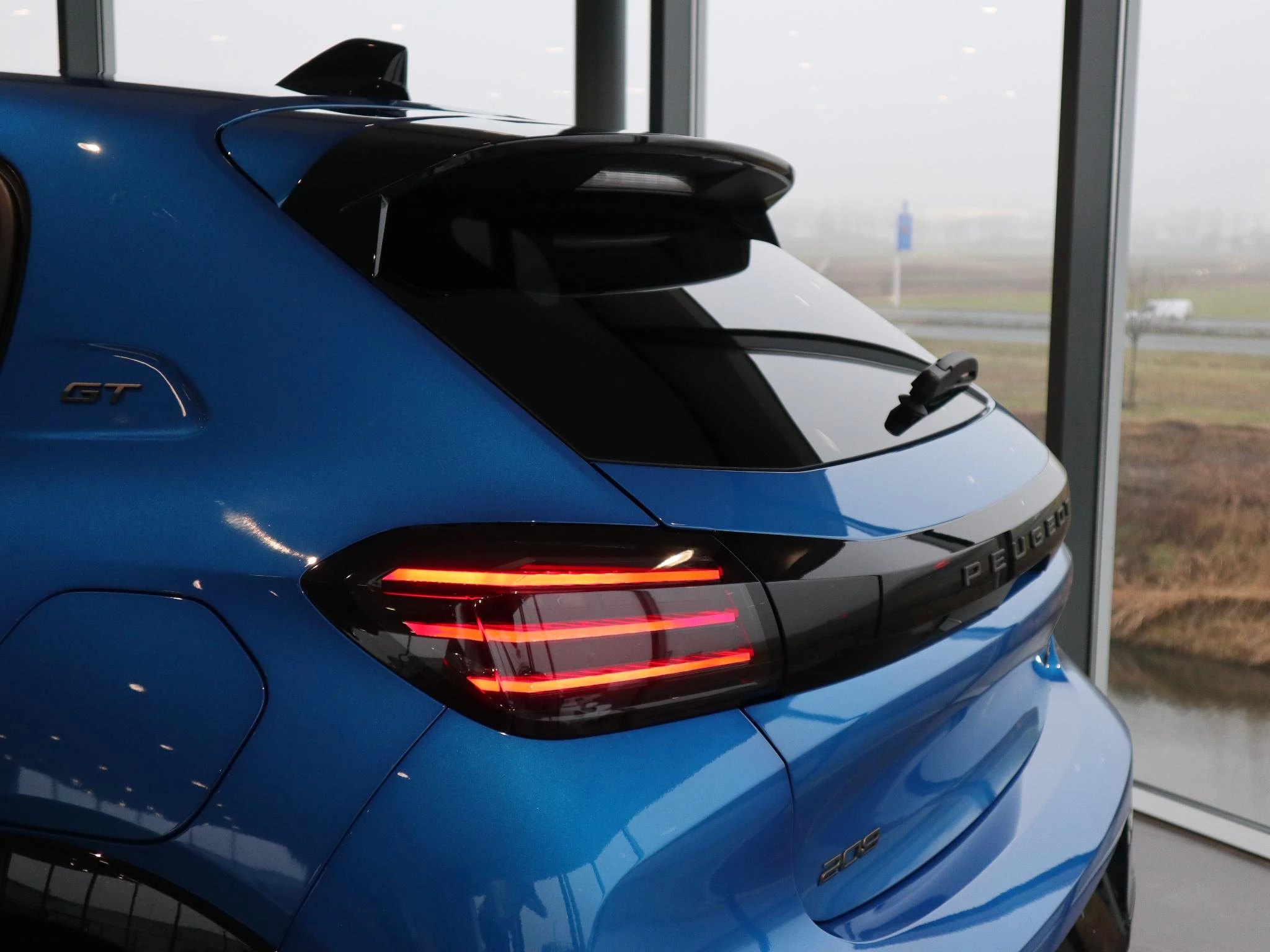 Peugeot-e-208-image-31