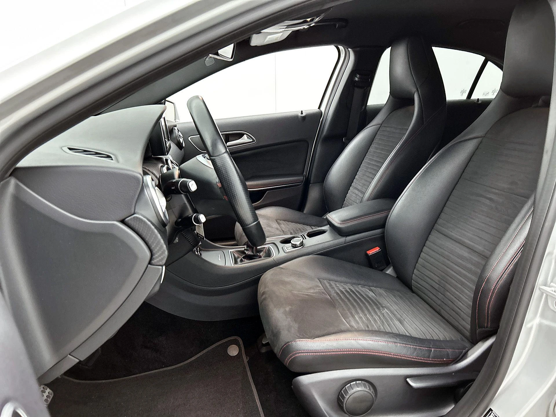 Mercedes-Benz-A-Klasse-image-30