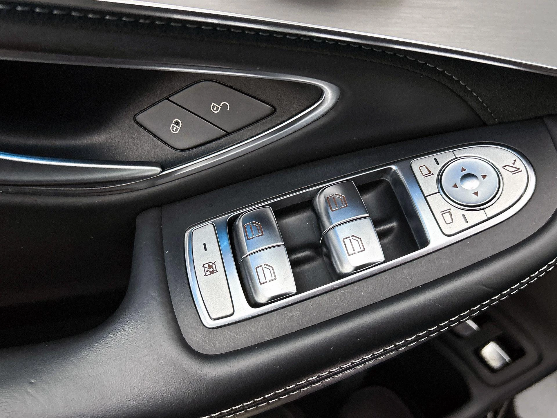 Mercedes-Benz-GLC-image-46