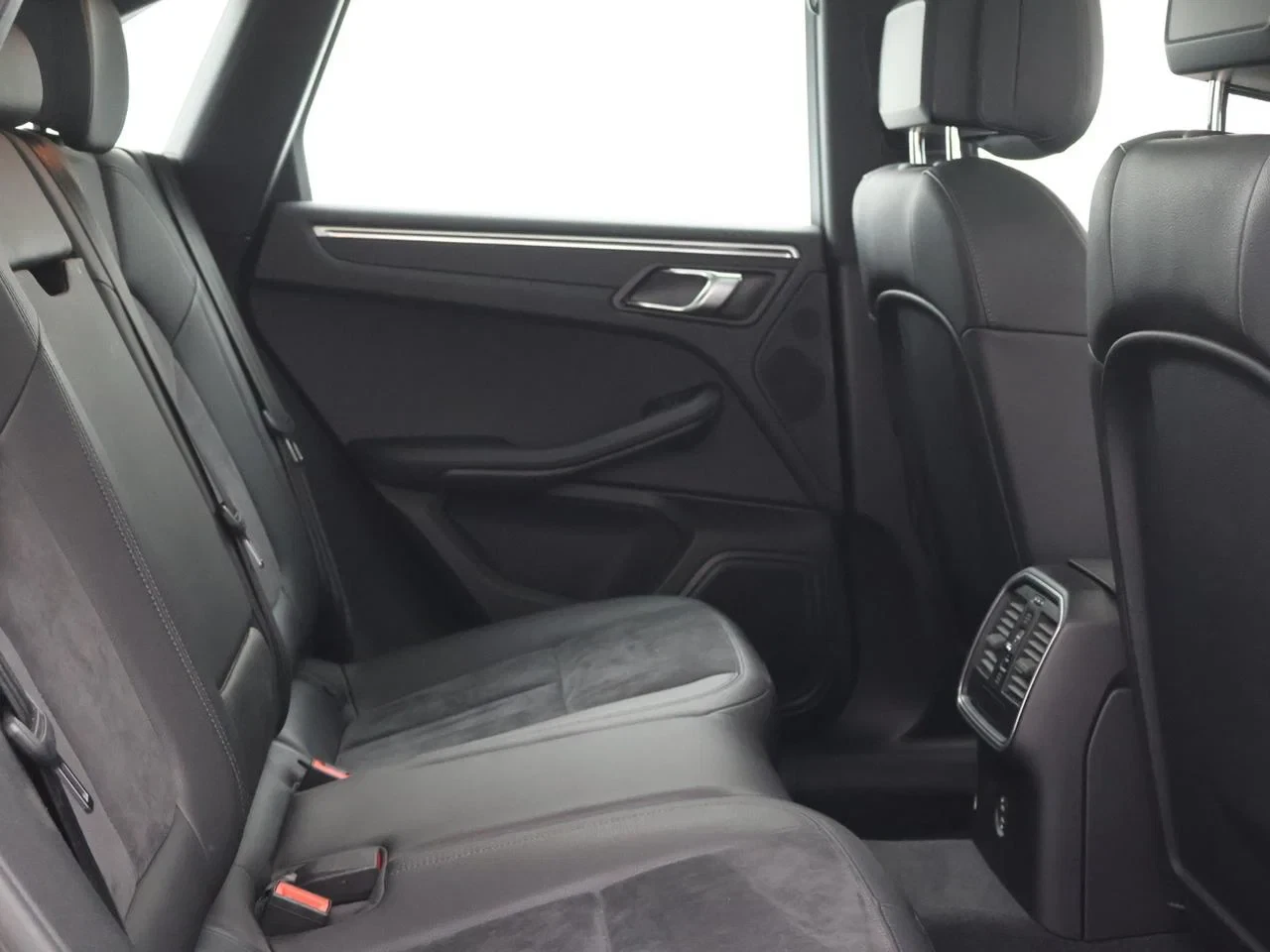 Porsche Macan 2.0 Turbo PDK *NAVI*APP CONNECT*LEDER*ALCANTARA*CAMERA*BLTH*CRUISE*...