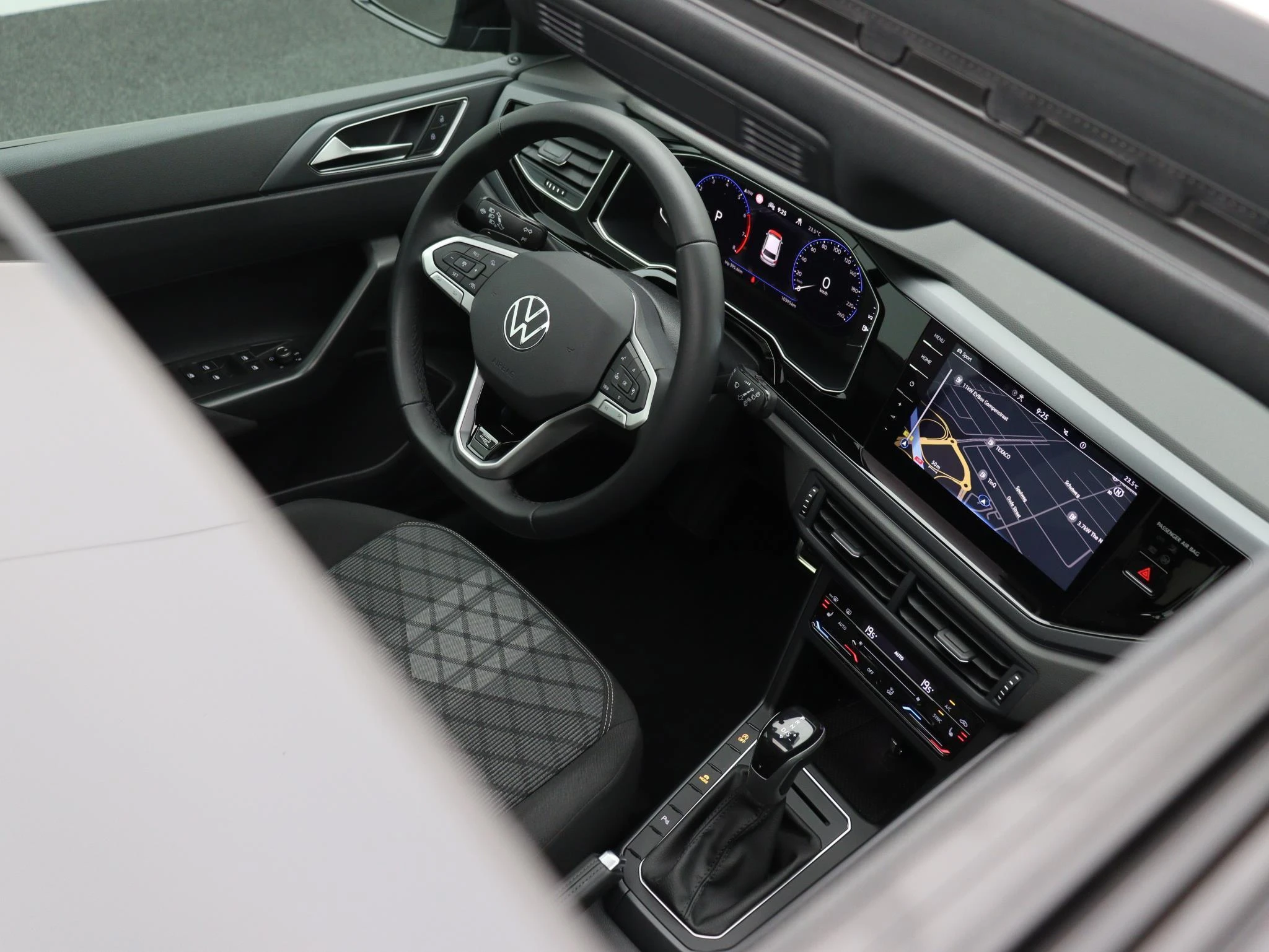 Volkswagen-Polo-image-35