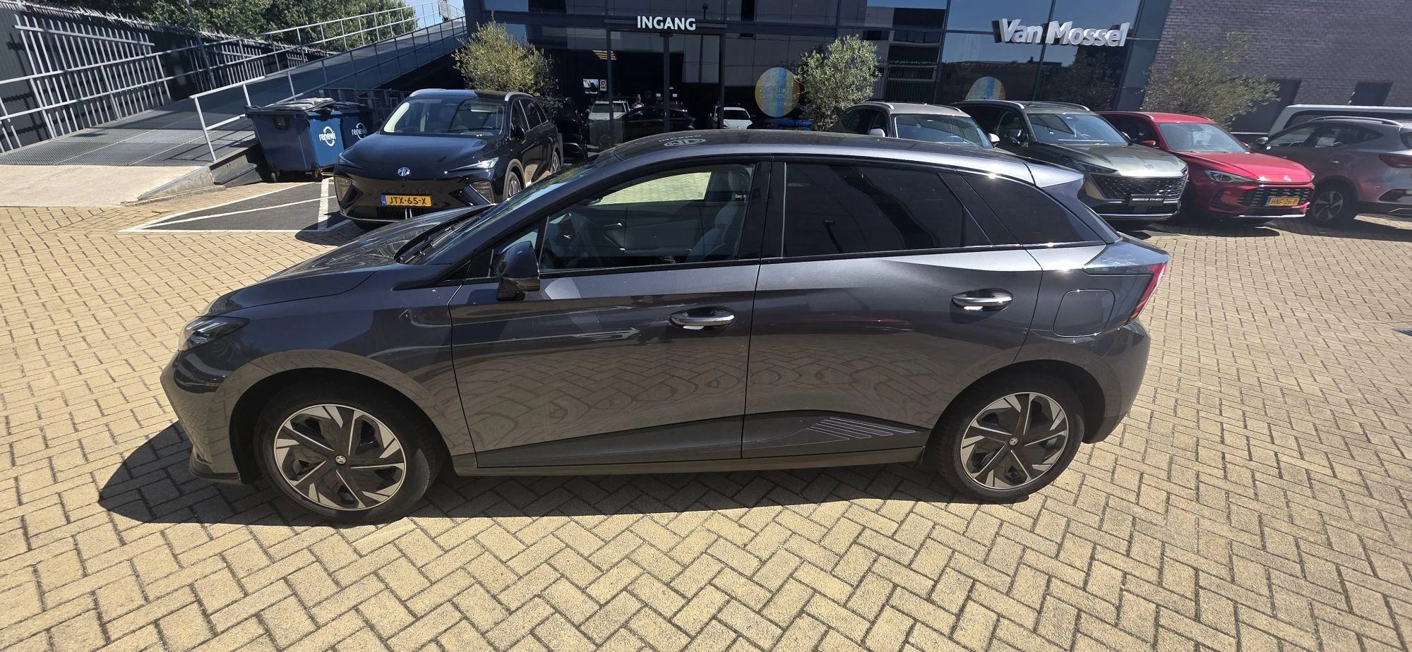 MG-MG4 EV-image-1